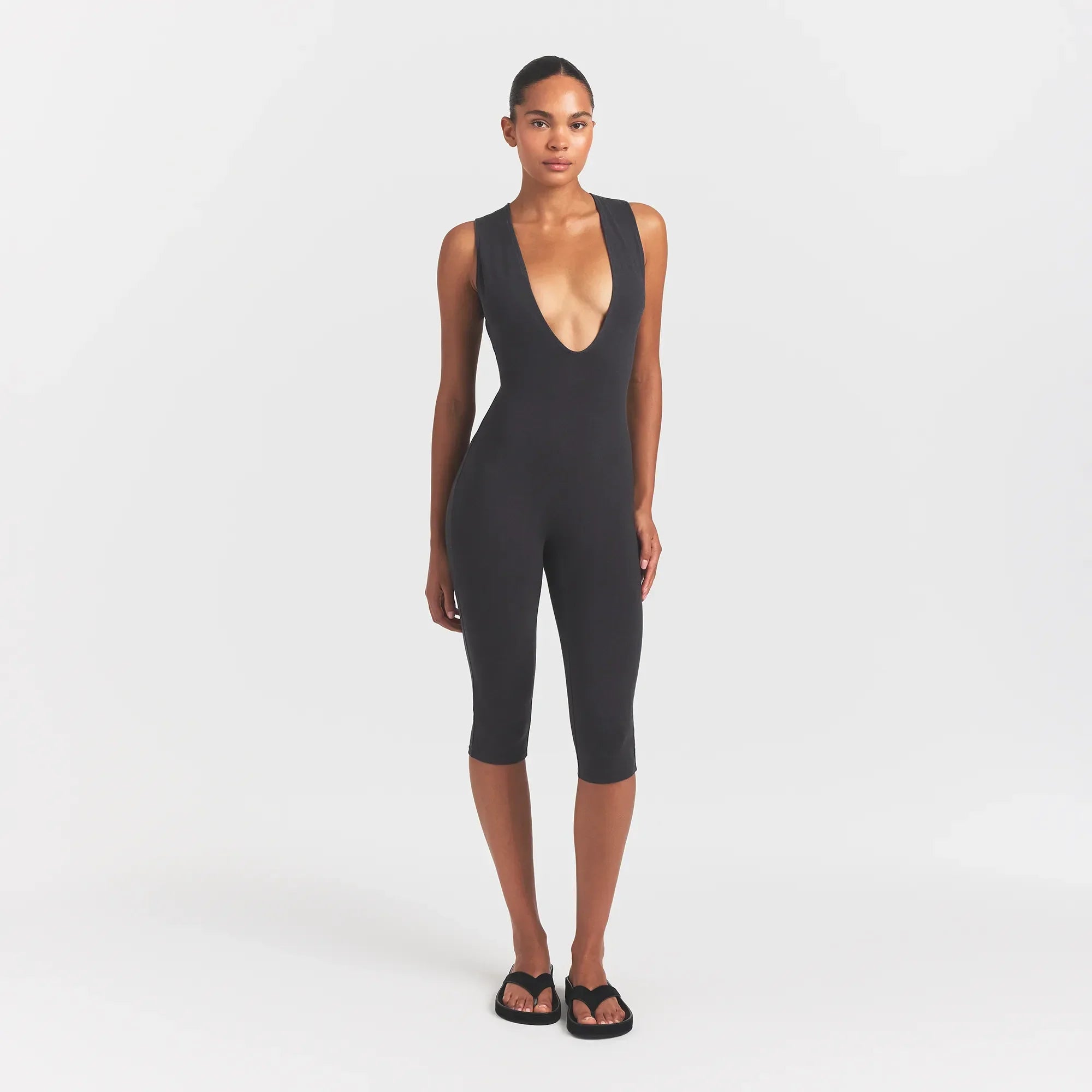 SKIMS OUTDOOR DEEP PLUNGE ONESIE | WASHED ONYX - Sneaker Türkiye