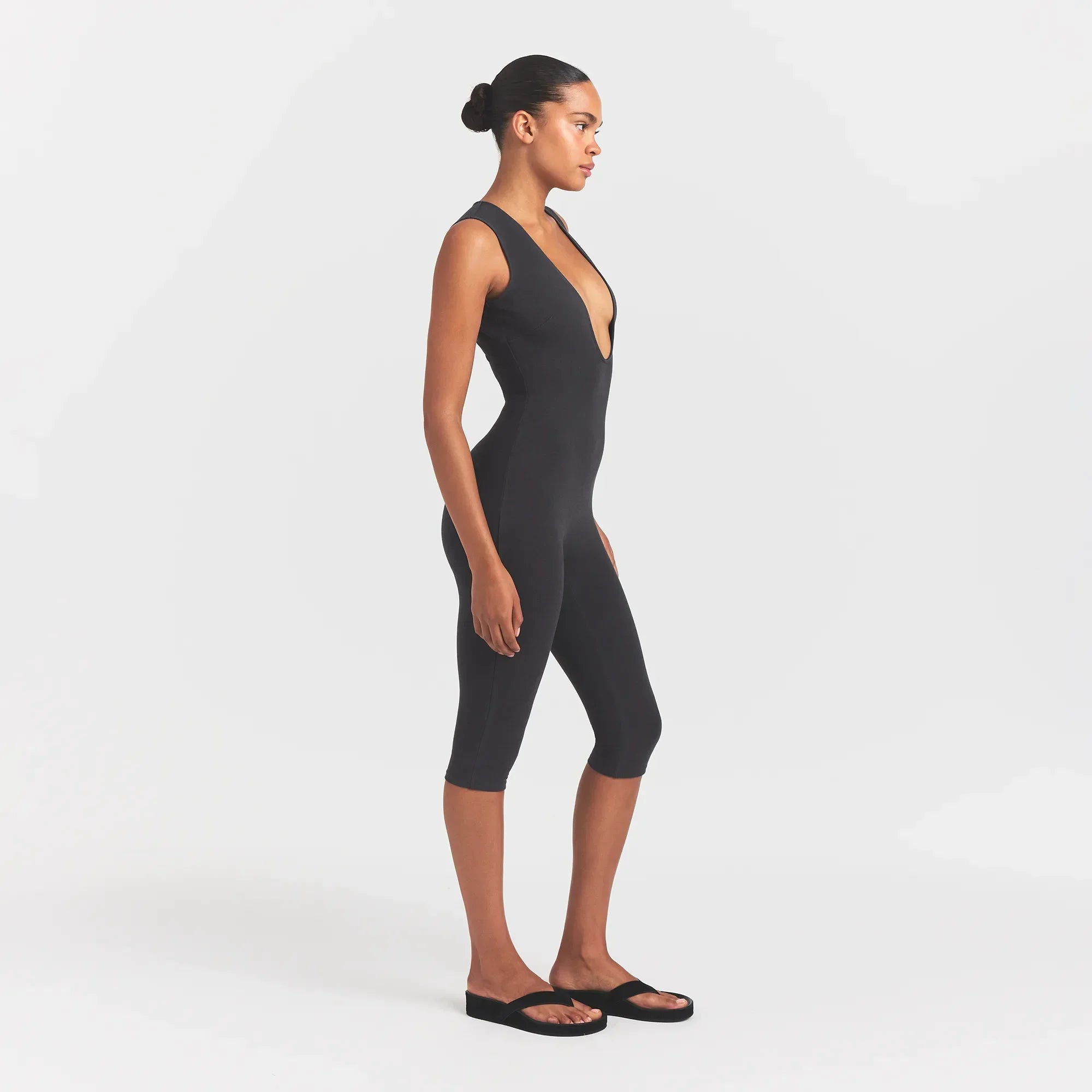 SKIMS OUTDOOR DEEP PLUNGE ONESIE | WASHED ONYX - Sneaker Türkiye
