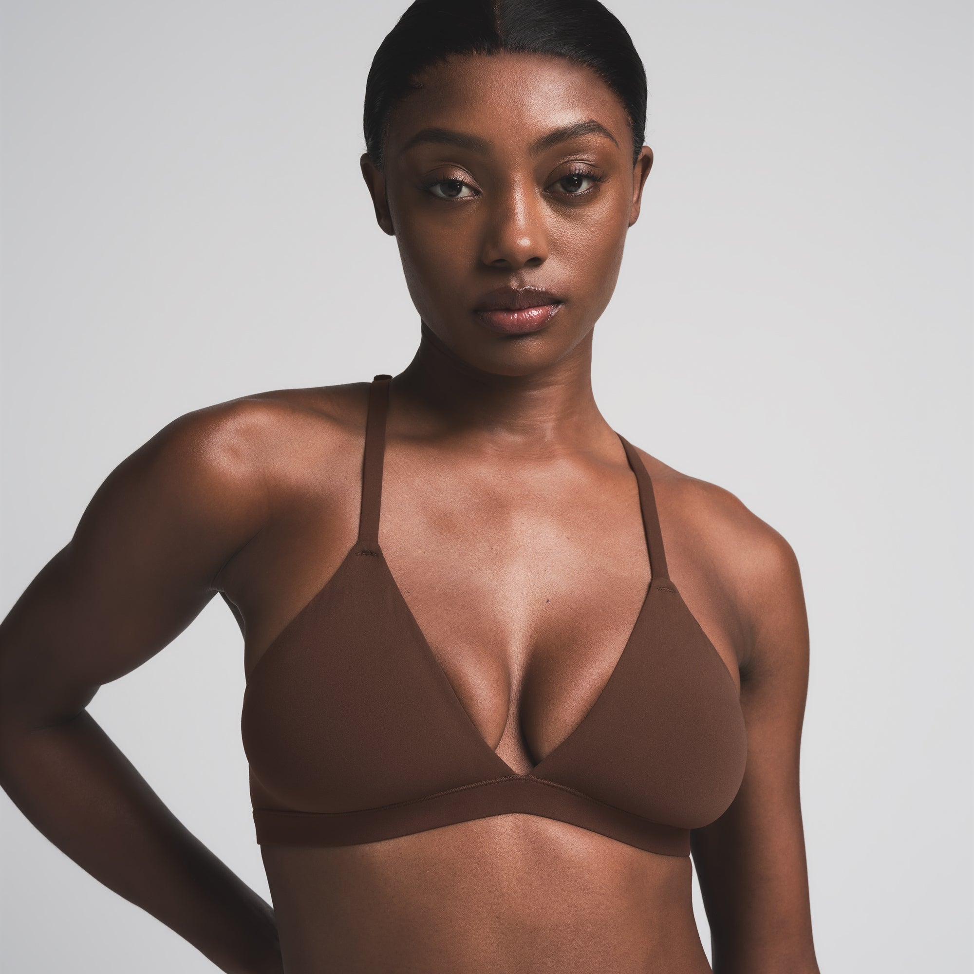SKIMS FITS EVERYBODY RACERBACK TRIANGLE BRALETTE | COCOA - Sneaker Türkiye