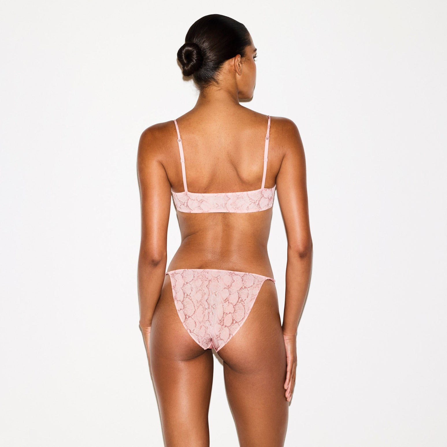 SKIMS MILKY SHEER FRONT CLOSE BRA | ROSE PASTEL SNAKE PRINT - Sneaker Türkiye