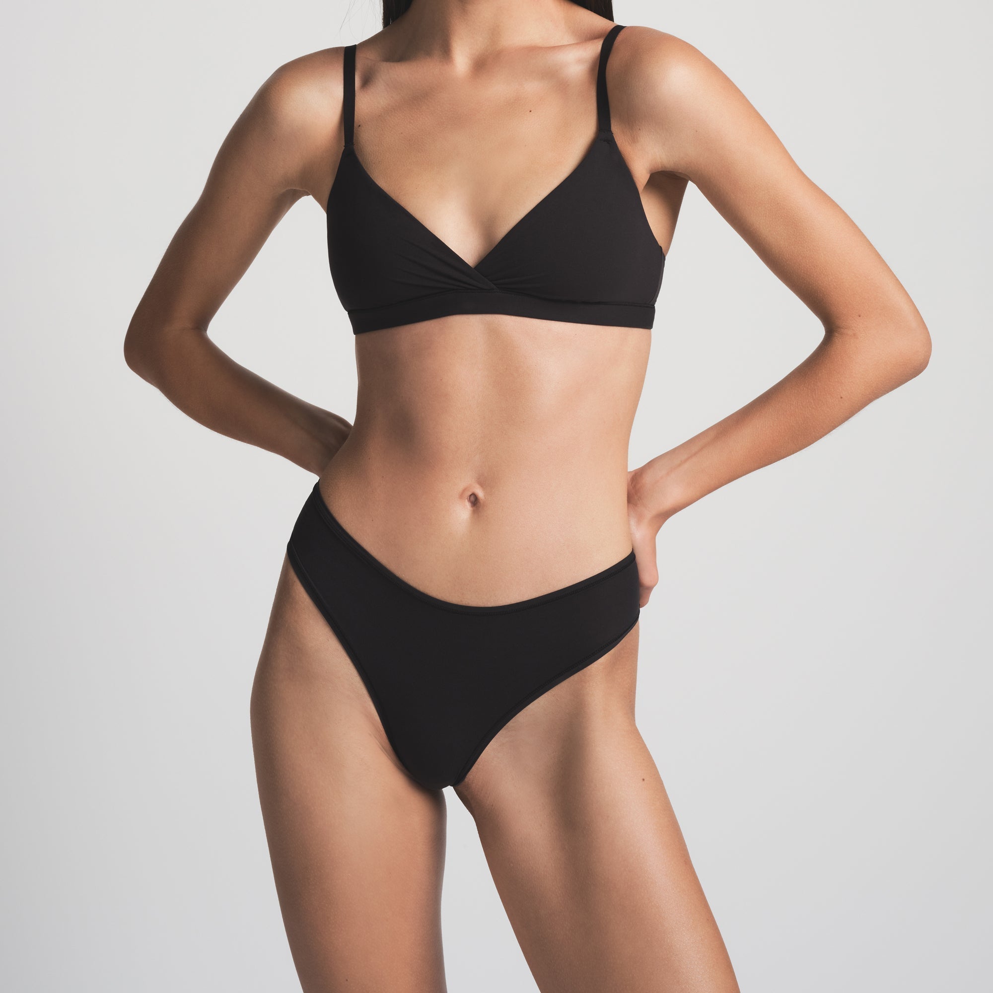 SKIMS FITS EVERYBODY CHEEKY BRIEF | ONYX - Sneaker Türkiye