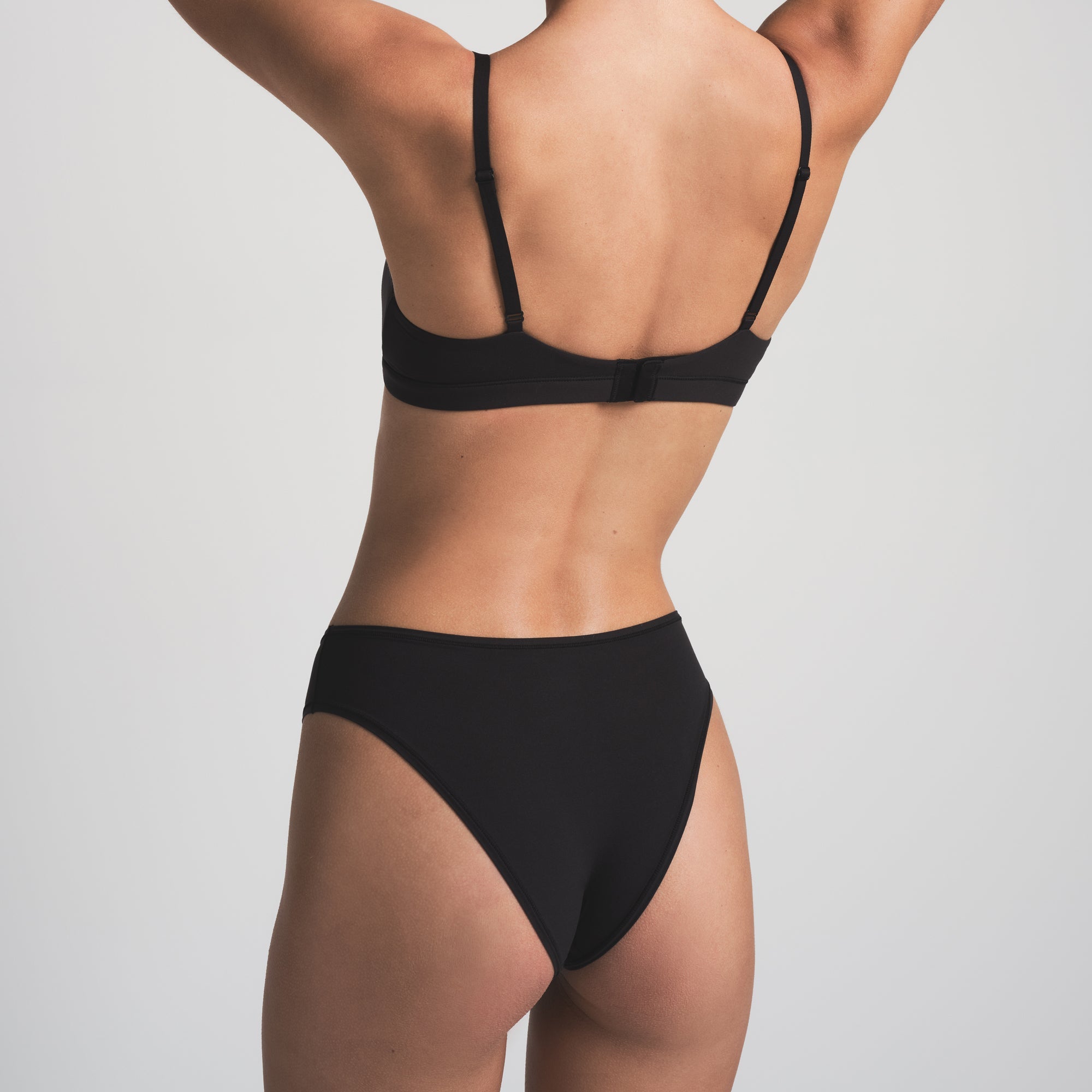 SKIMS FITS EVERYBODY CHEEKY BRIEF | ONYX - Sneaker Türkiye
