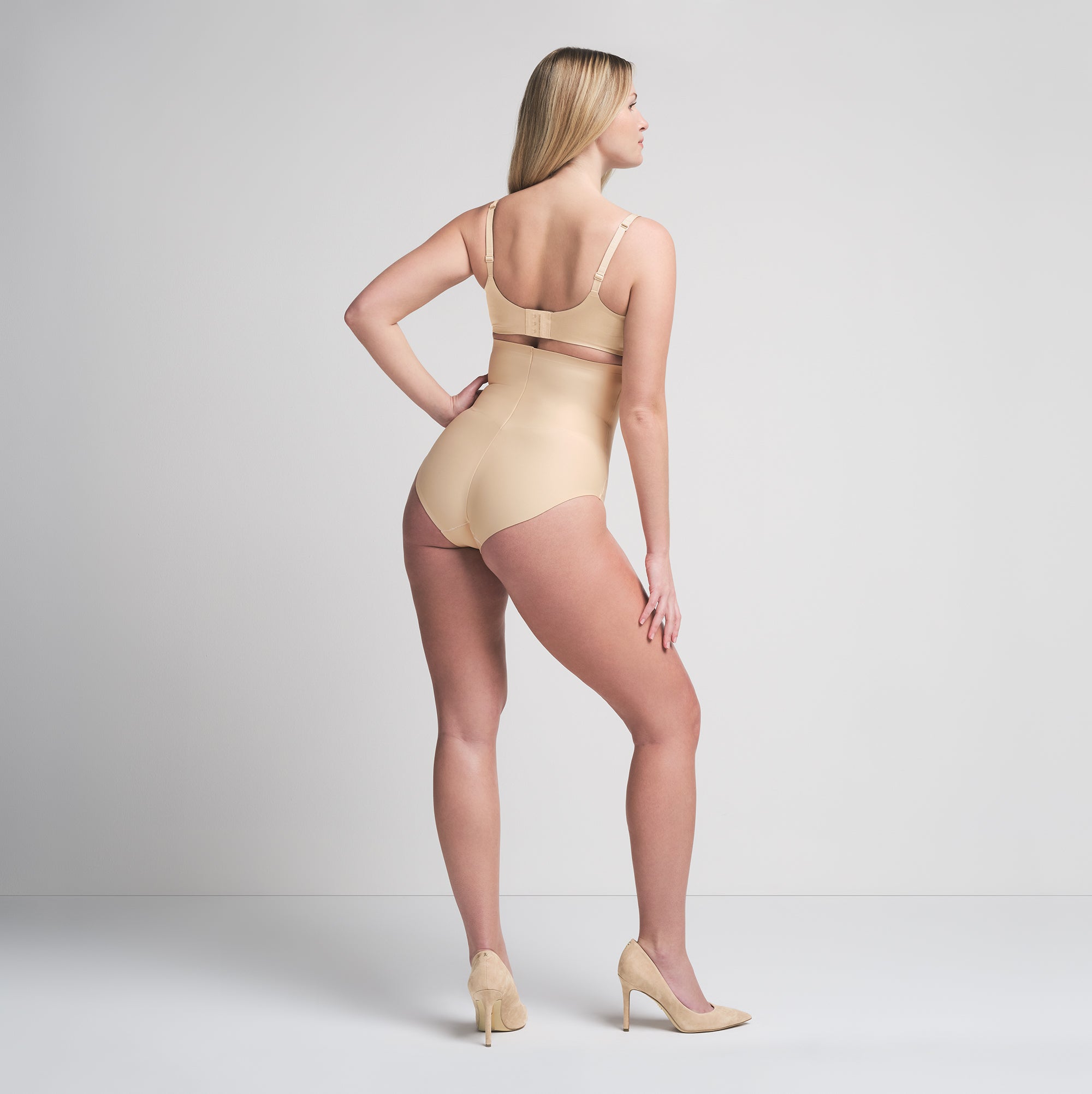 SKIMS BODY CORE SCULPT HIGH-WAISTED BRIEF | SAND - Sneaker Türkiye