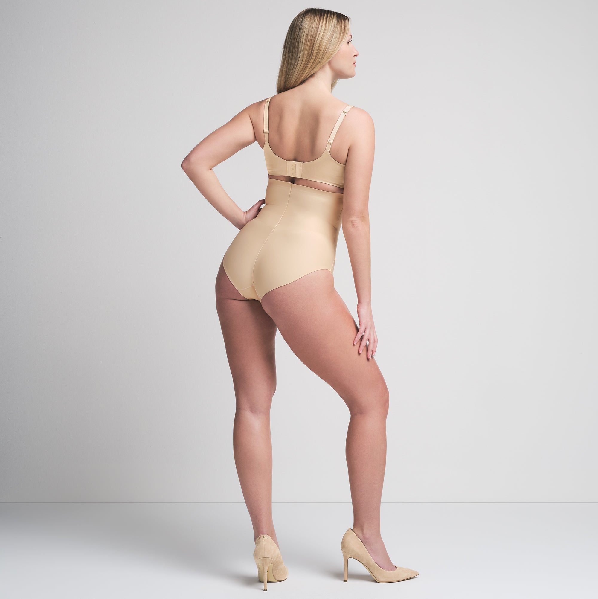 SKIMS BODY CORE SCULPT HIGH-WAISTED BRIEF | SAND - Sneaker Türkiye