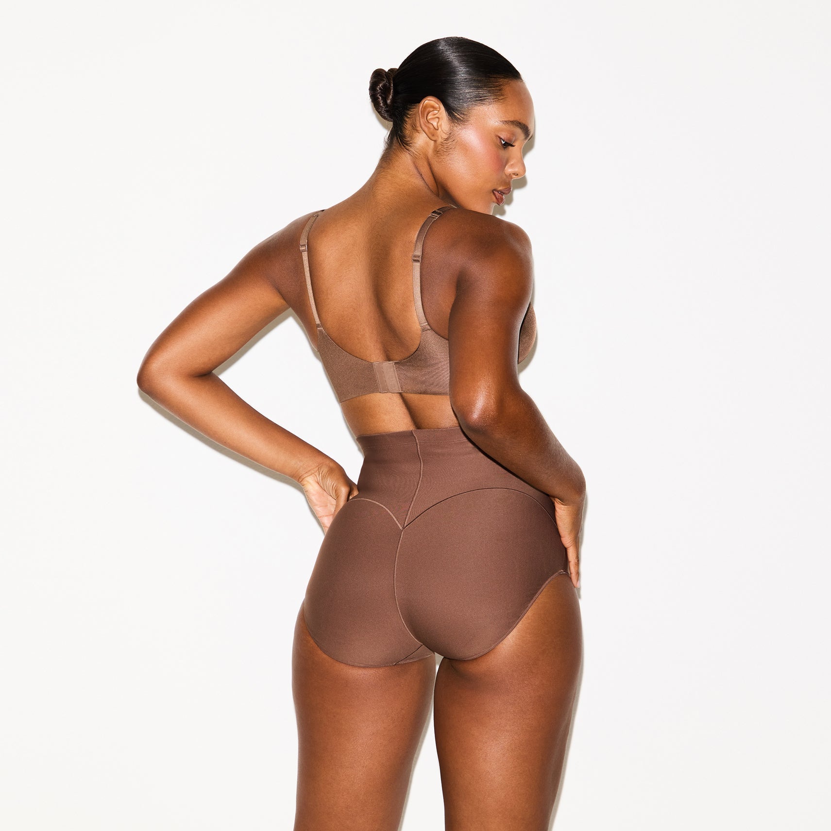 SKIMS BODY CORE SCULPT BUTT LIFTING BRIEF | JASPER - Sneaker Türkiye
