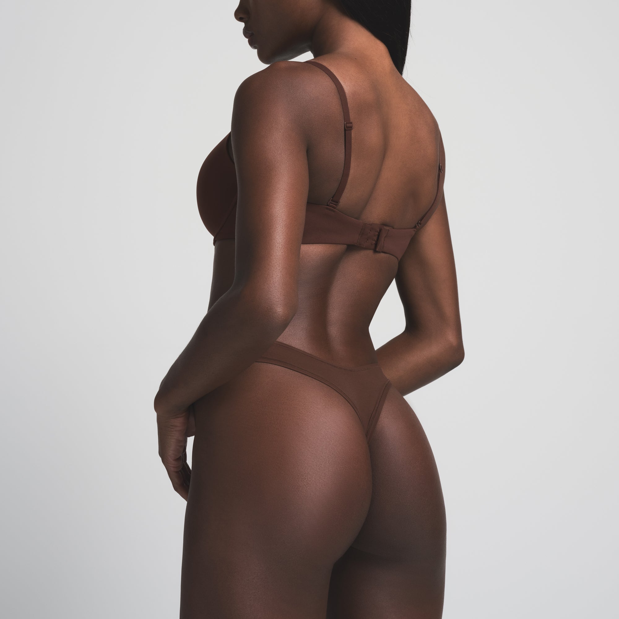 SKIMS FITS EVERYBODY DIPPED FRONT THONG | COCOA - Sneaker Türkiye