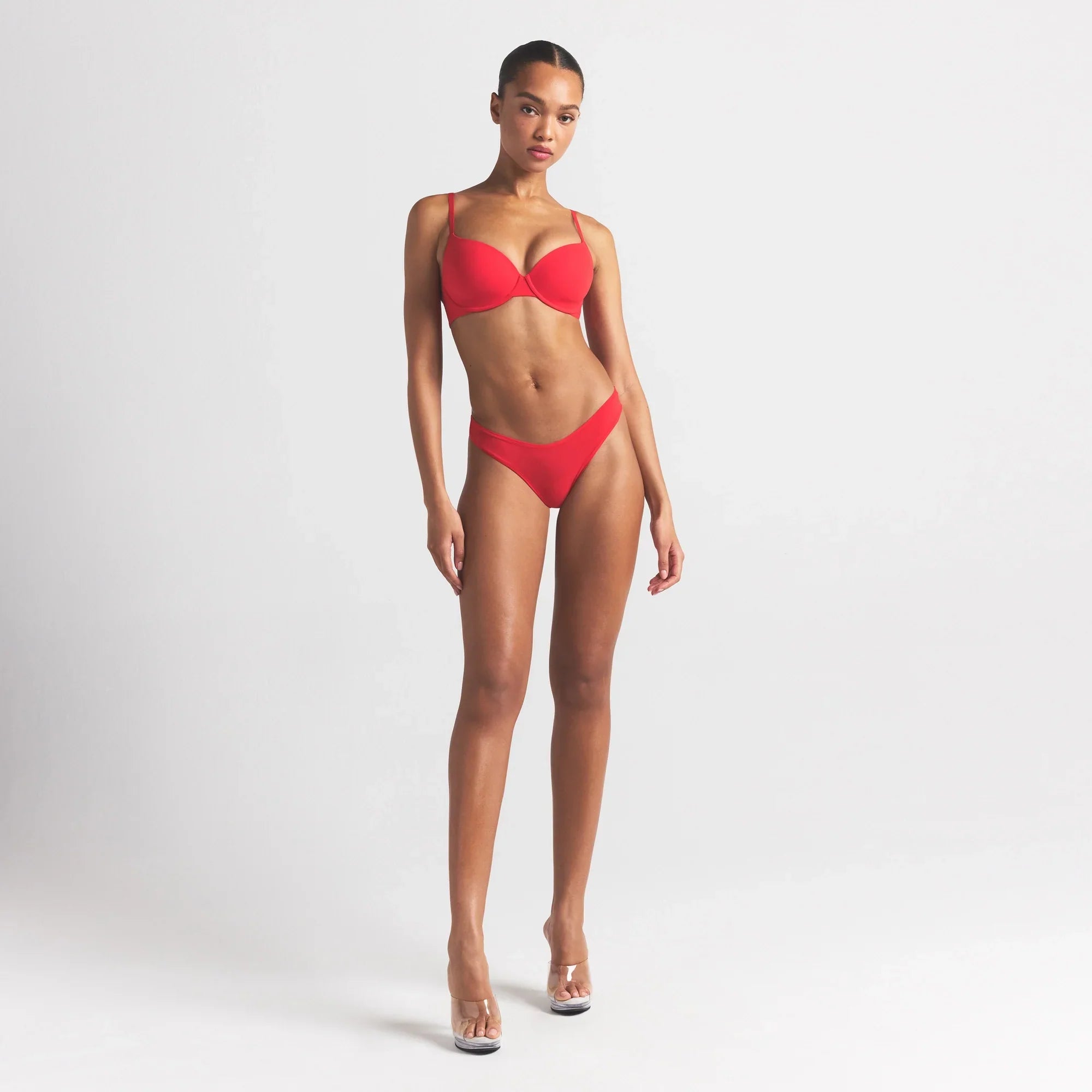 SKIMS FITS EVERYBODY DIPPED FRONT THONG | CHERRY - Sneaker Türkiye
