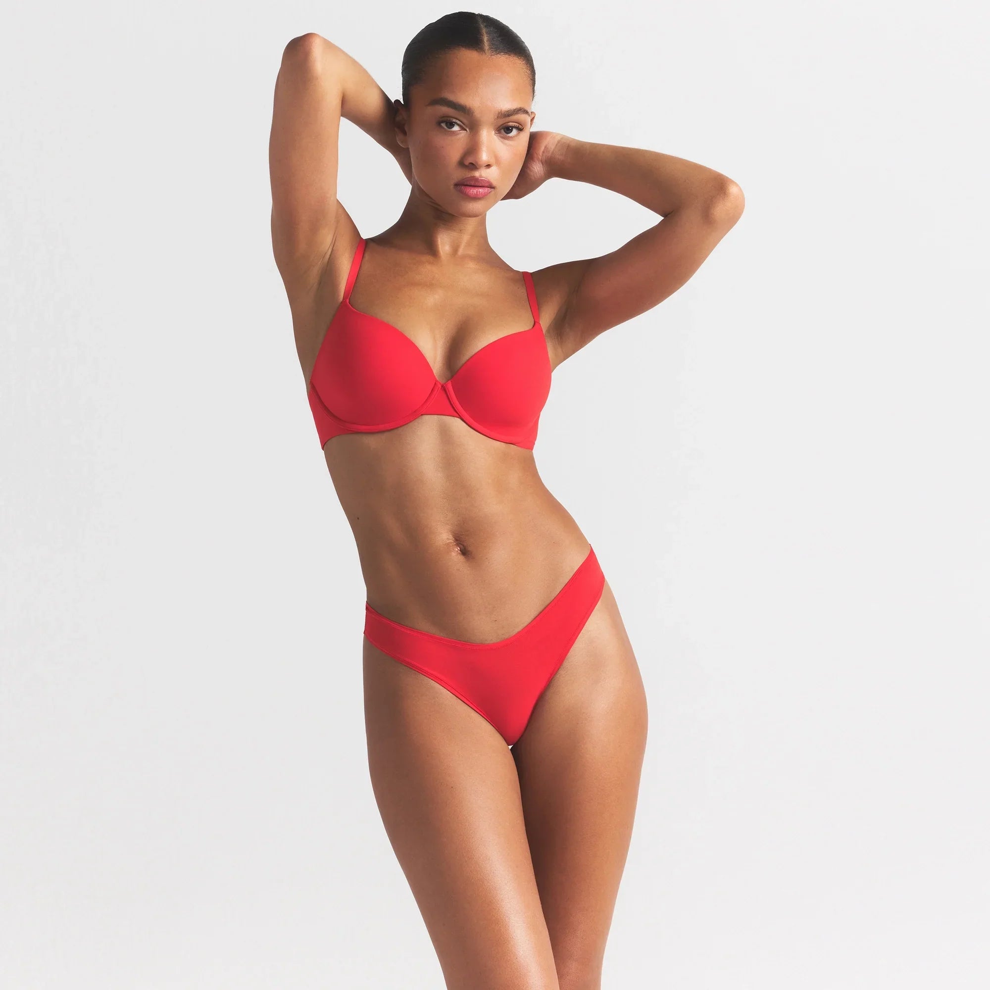 SKIMS FITS EVERYBODY DIPPED FRONT THONG | CHERRY - Sneaker Türkiye