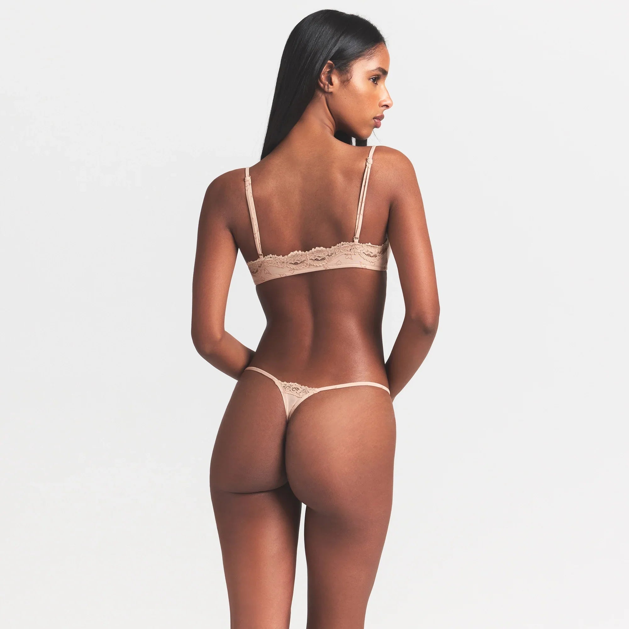 SKIMS FITS EVERYBODY LACE STRING THONG | MICA SKETCHED HEARTS - Sneaker Türkiye