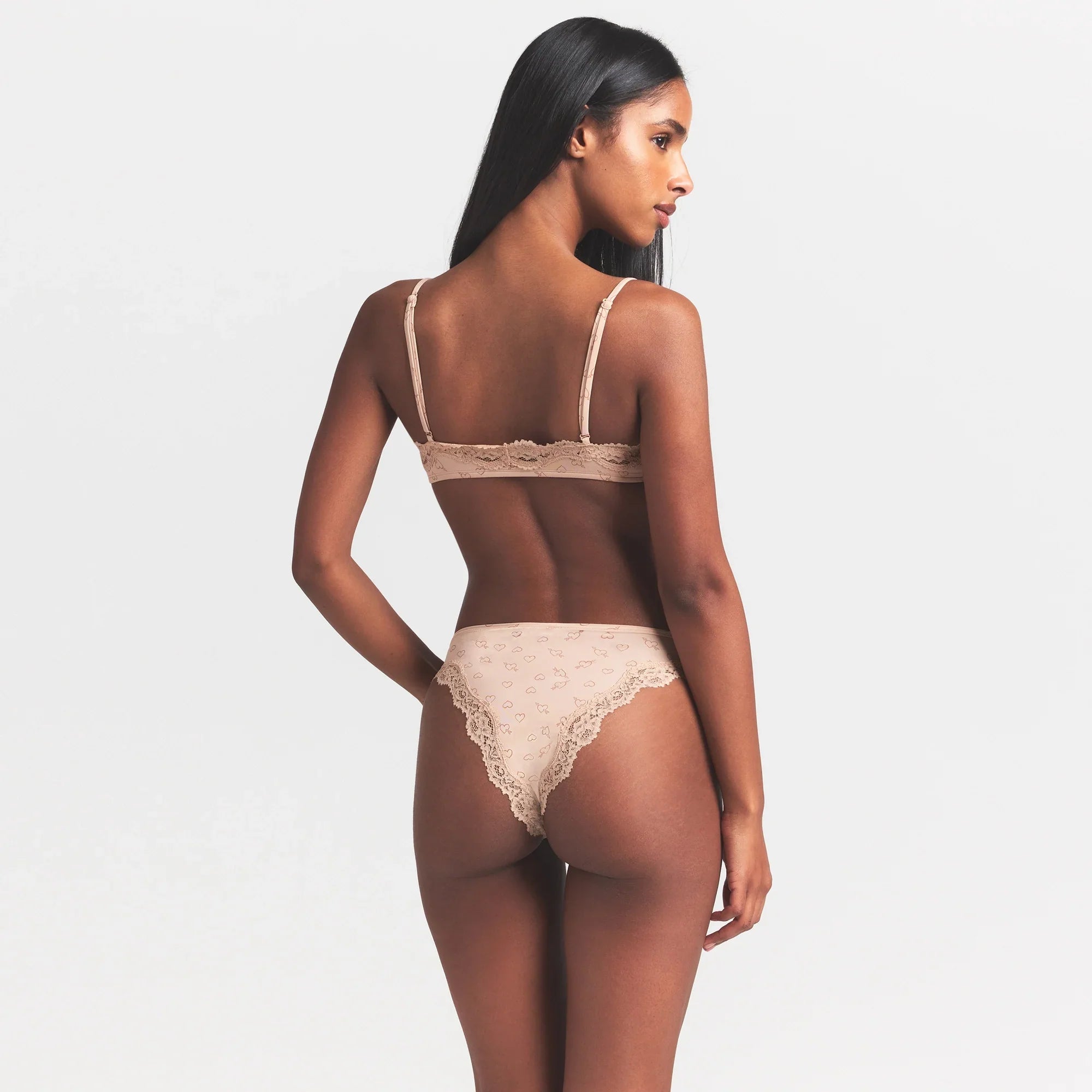 SKIMS FITS EVERYBODY LACE TANGA | MICA SKETCHED HEARTS - Sneaker Türkiye