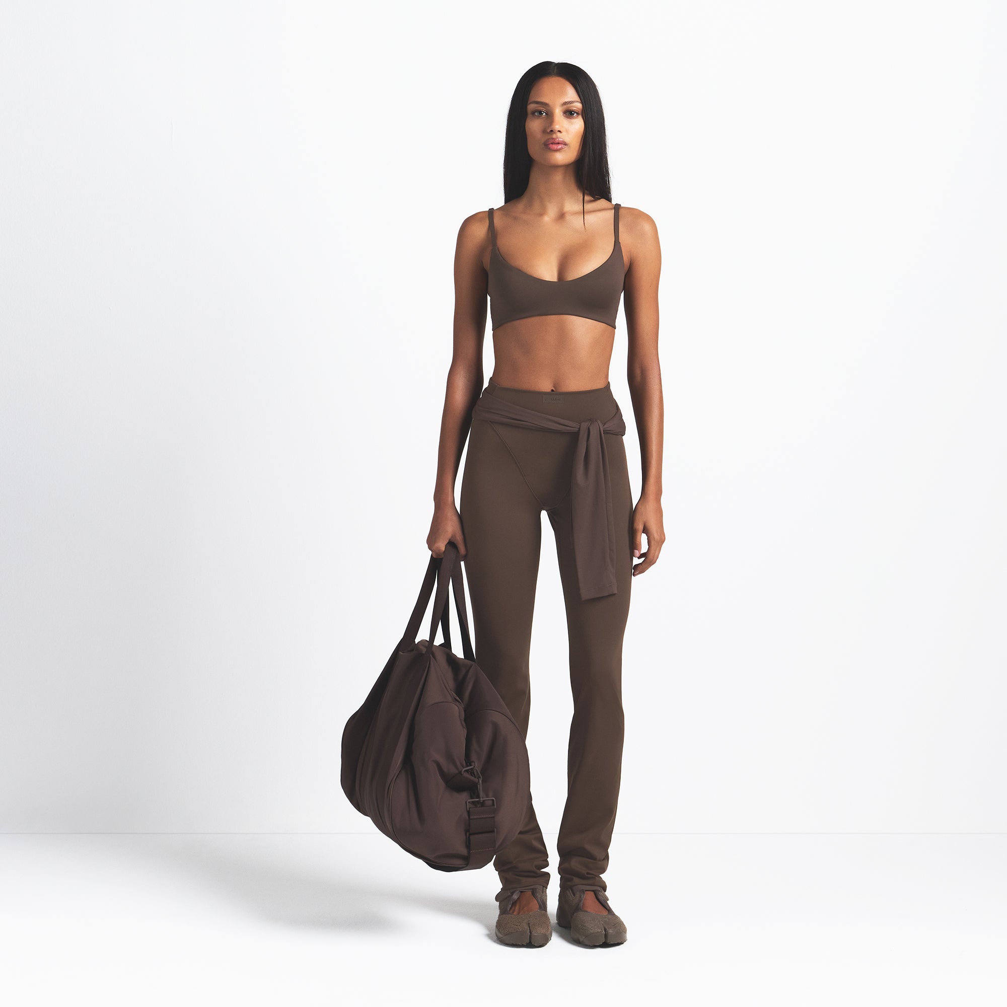 NikeSKIMS MATTE V-LINE 39″ STRAIGHT LEGGING | DARK SEPIA - Sneaker Türkiye