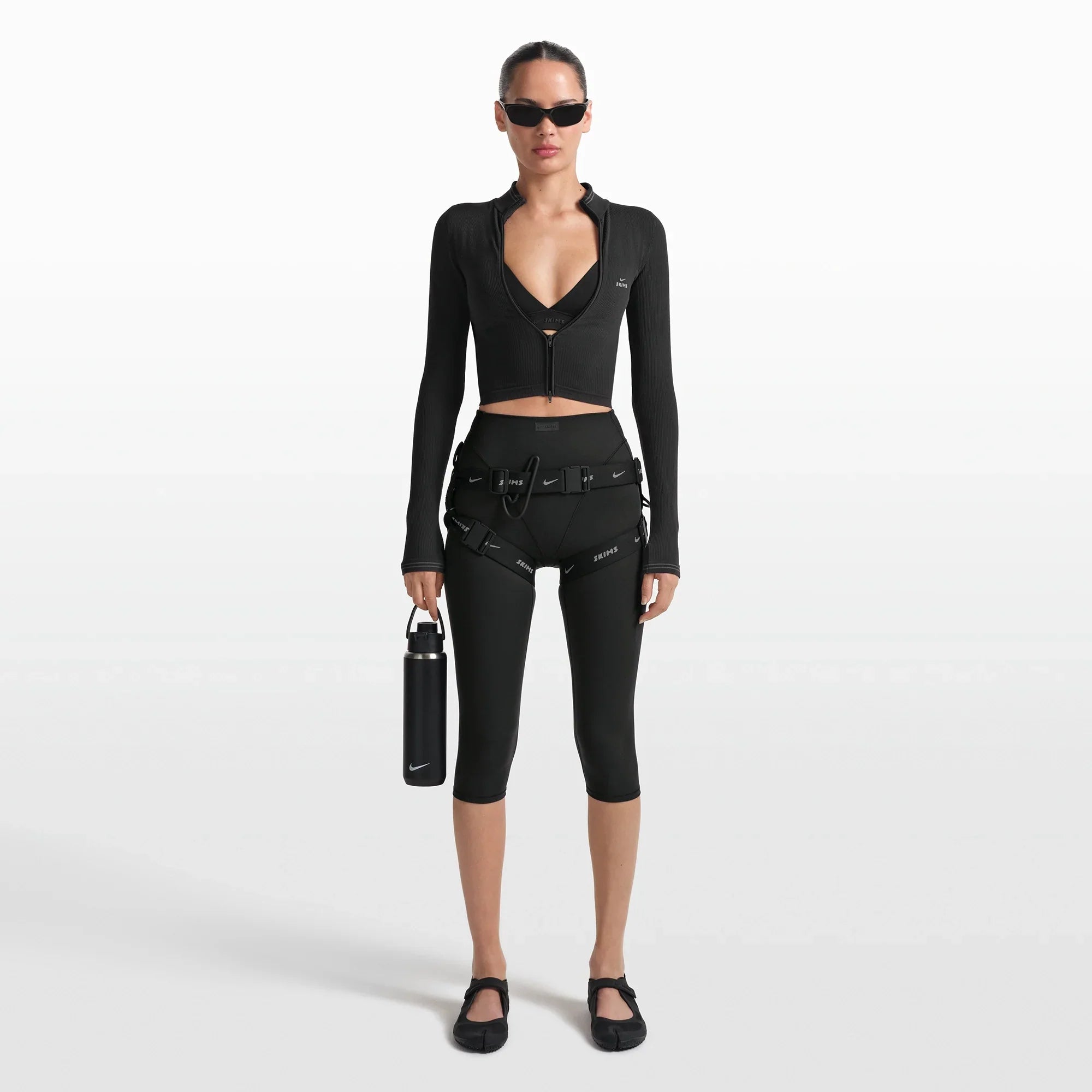 NikeSKIMS MATTE 17″ V-LINE CROP LEGGING | OBSIDIAN - Sneaker Türkiye