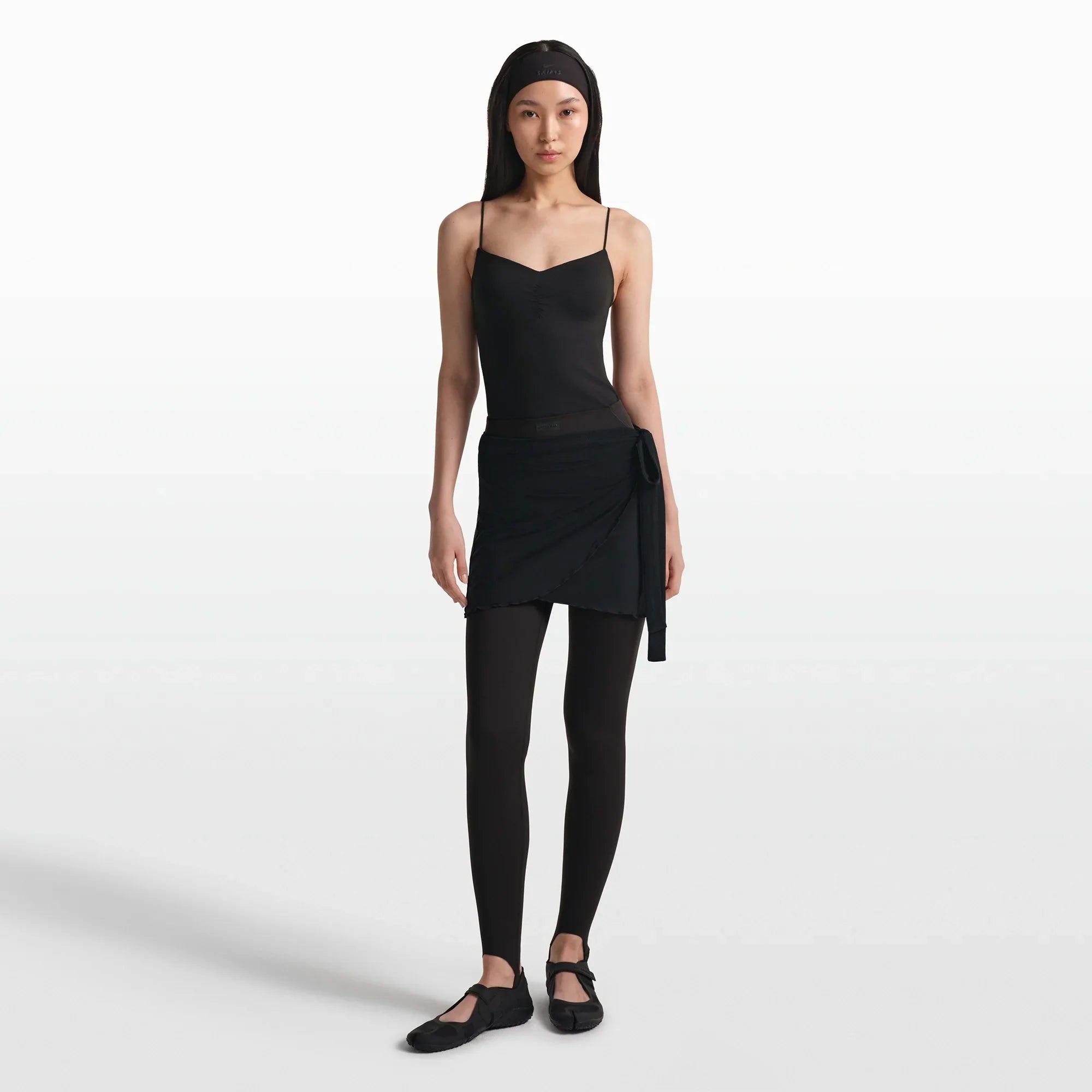 NikeSKIMS MATTE V-LINE STIRRUP LEGGING | OBSIDIAN - Sneaker Türkiye