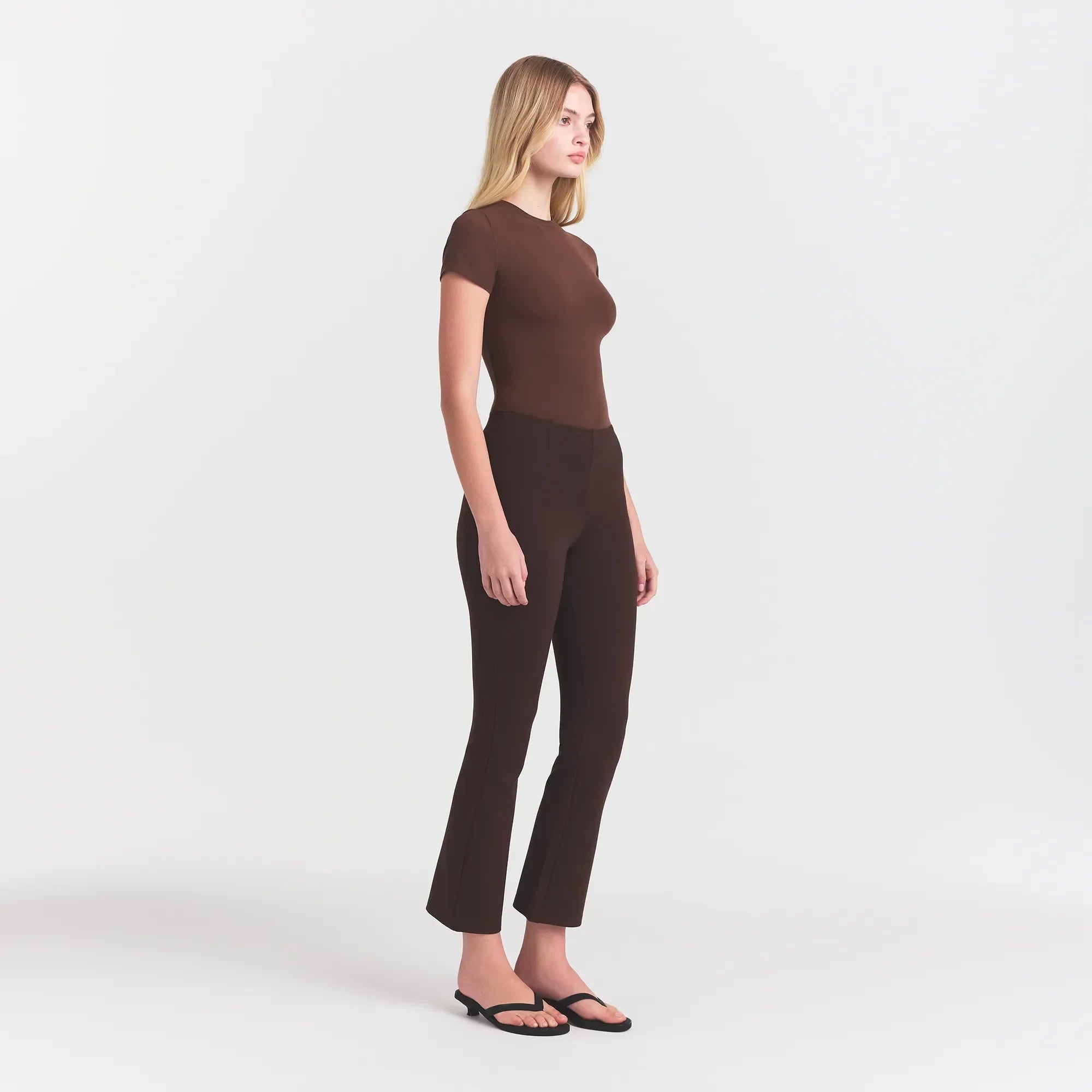 SKIMS THE ESSENTIAL COLLECTION HIGH-WAISTED CROPPED KICK FLARE PANT | ESPRESSO - Sneaker Türkiye