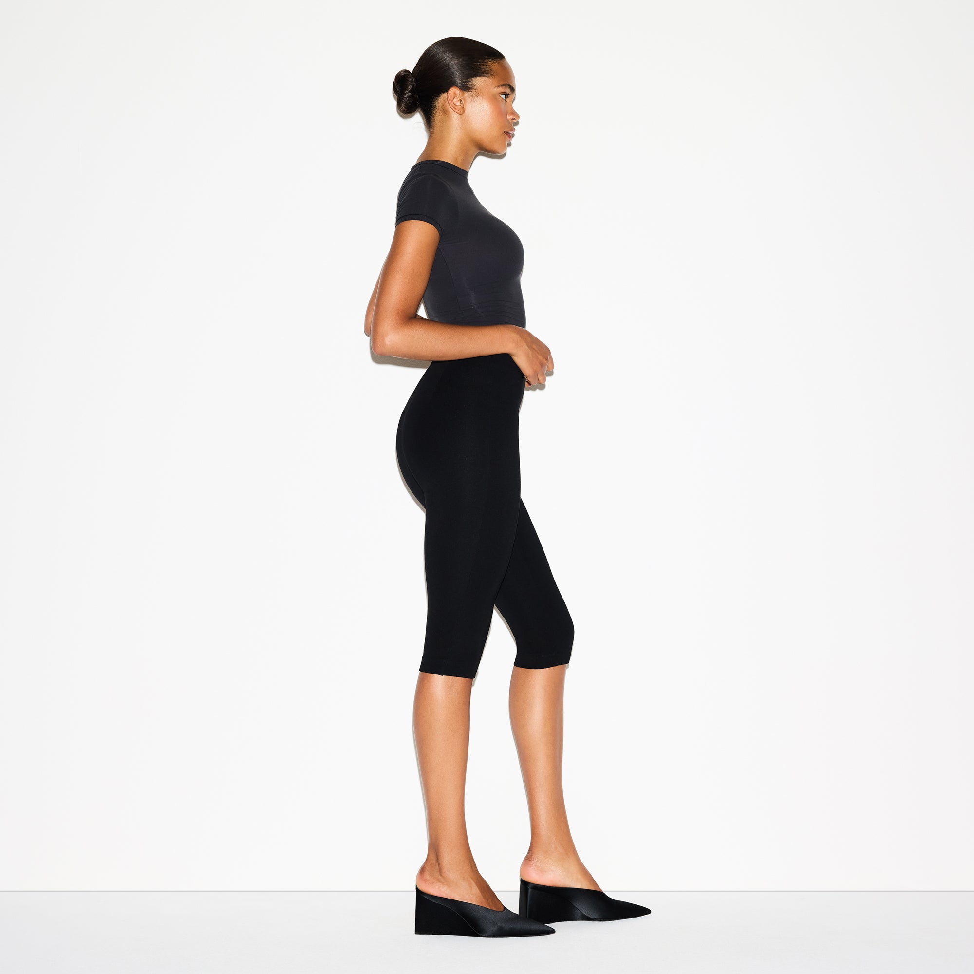 SKIMS THE ESSENTIAL COLLECTION HIGH-WAISTED CAPRI | OBSIDIAN - Sneaker Türkiye