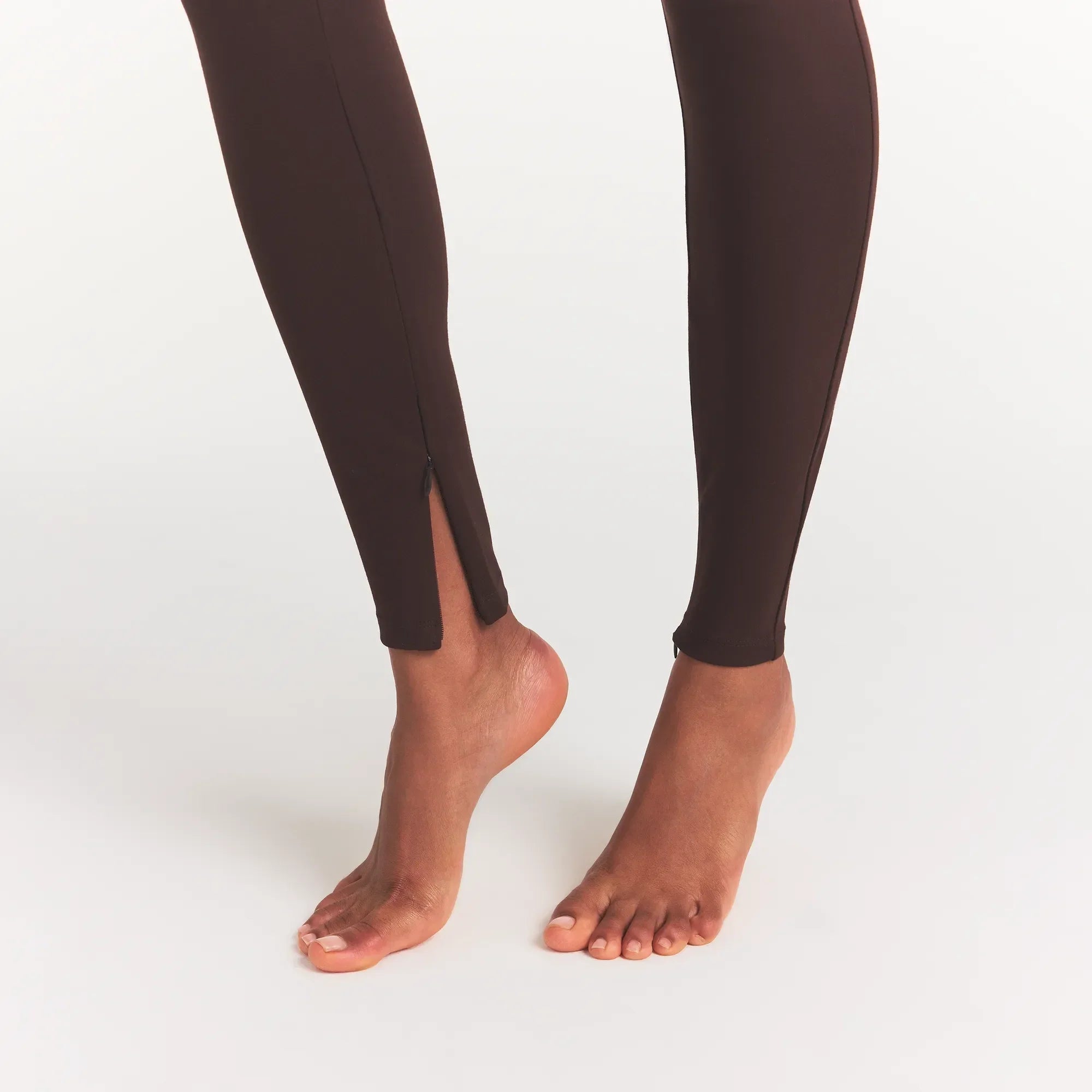 SKIMS THE ESSENTIAL COLLECTION HIGH-WAISTED LEGGING | ESPRESSO - Sneaker Türkiye