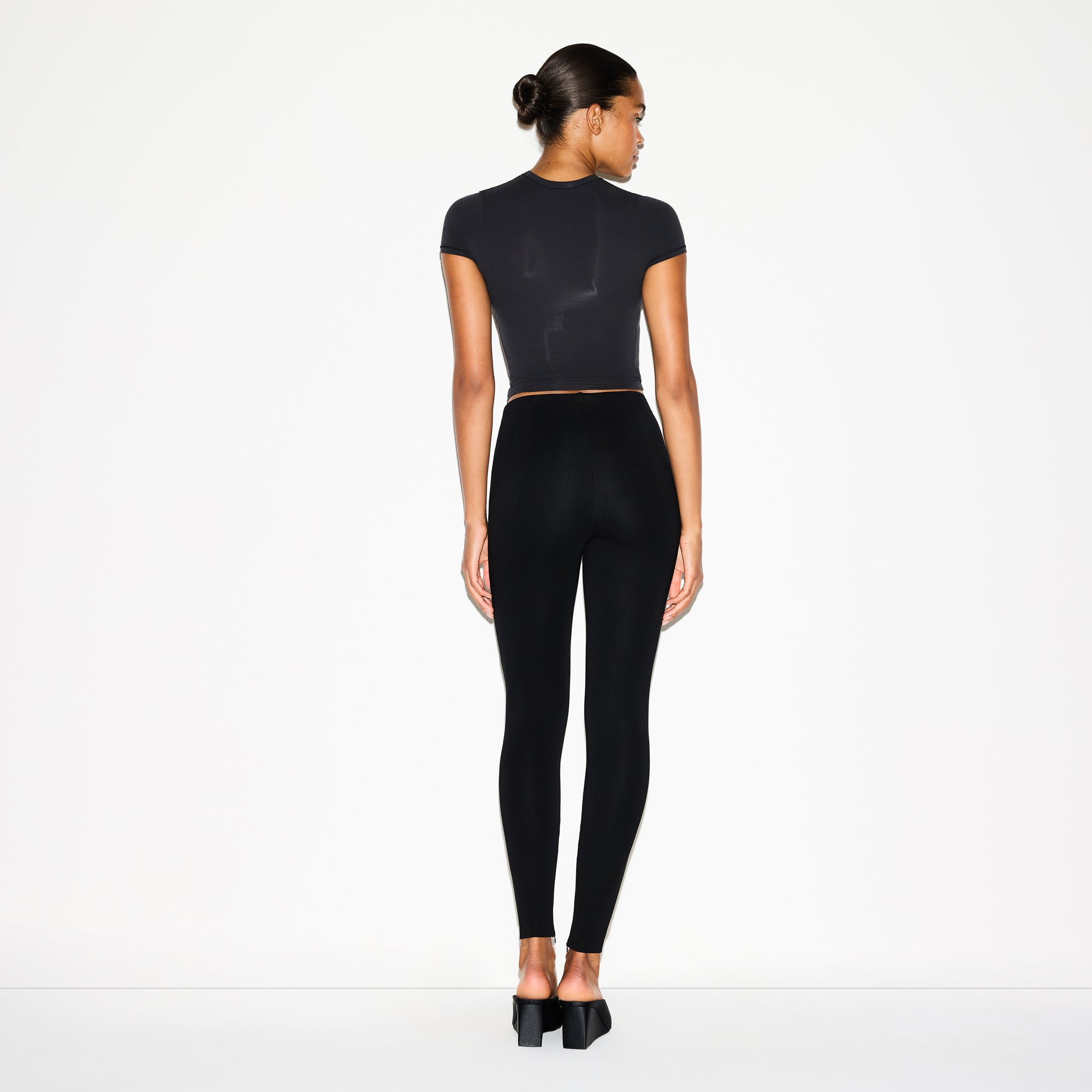 SKIMS THE ESSENTIAL COLLECTION HIGH-WAISTED LEGGING | OBSIDIAN - Sneaker Türkiye