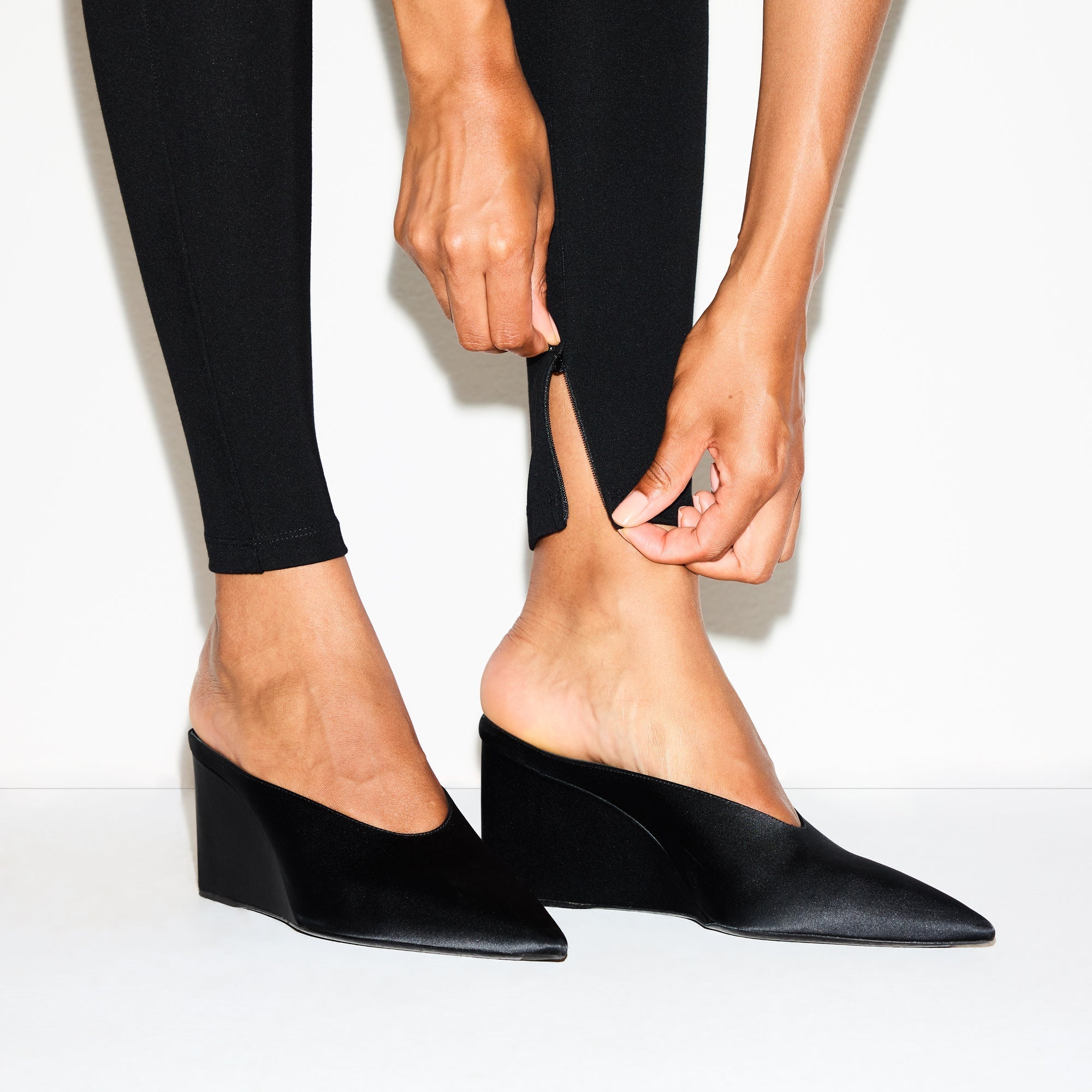 SKIMS THE ESSENTIAL COLLECTION HIGH-WAISTED LEGGING | OBSIDIAN - Sneaker Türkiye