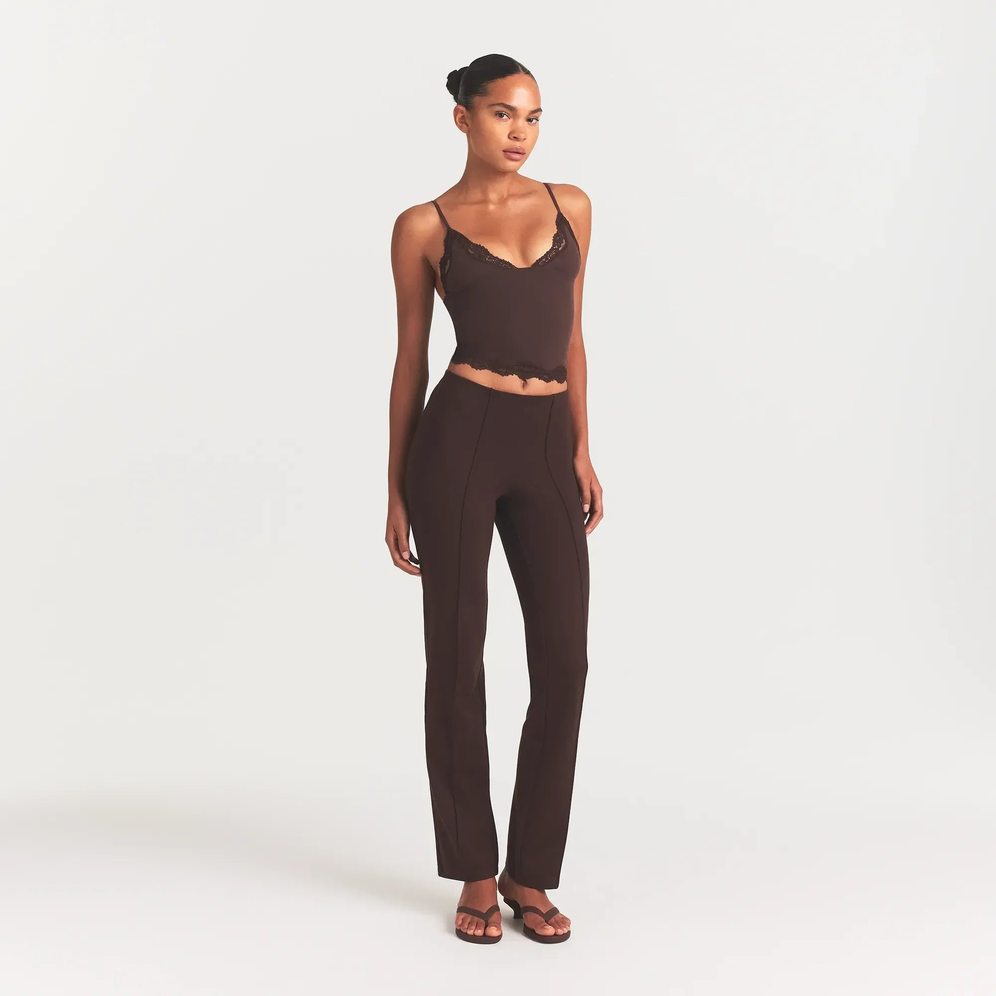 SKIMS THE ESSENTIAL COLLECTION HIGH-WAISTED PINTUCK STRAIGHT PANT | ESPRESSO - Sneaker Türkiye