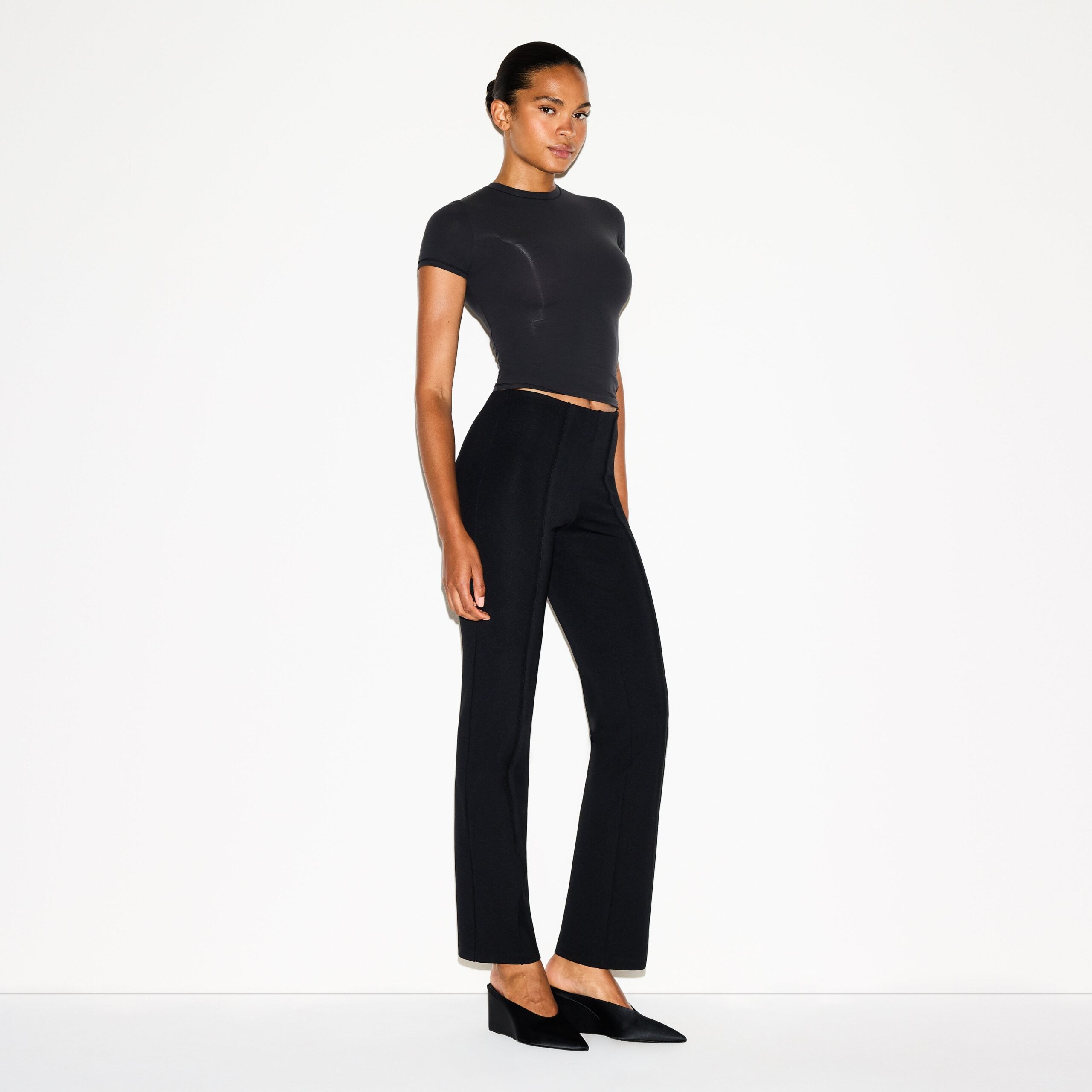 SKIMS THE ESSENTIAL COLLECTION HIGH-WAISTED PINTUCK STRAIGHT LEG PANT | OBSIDIAN - Sneaker Türkiye