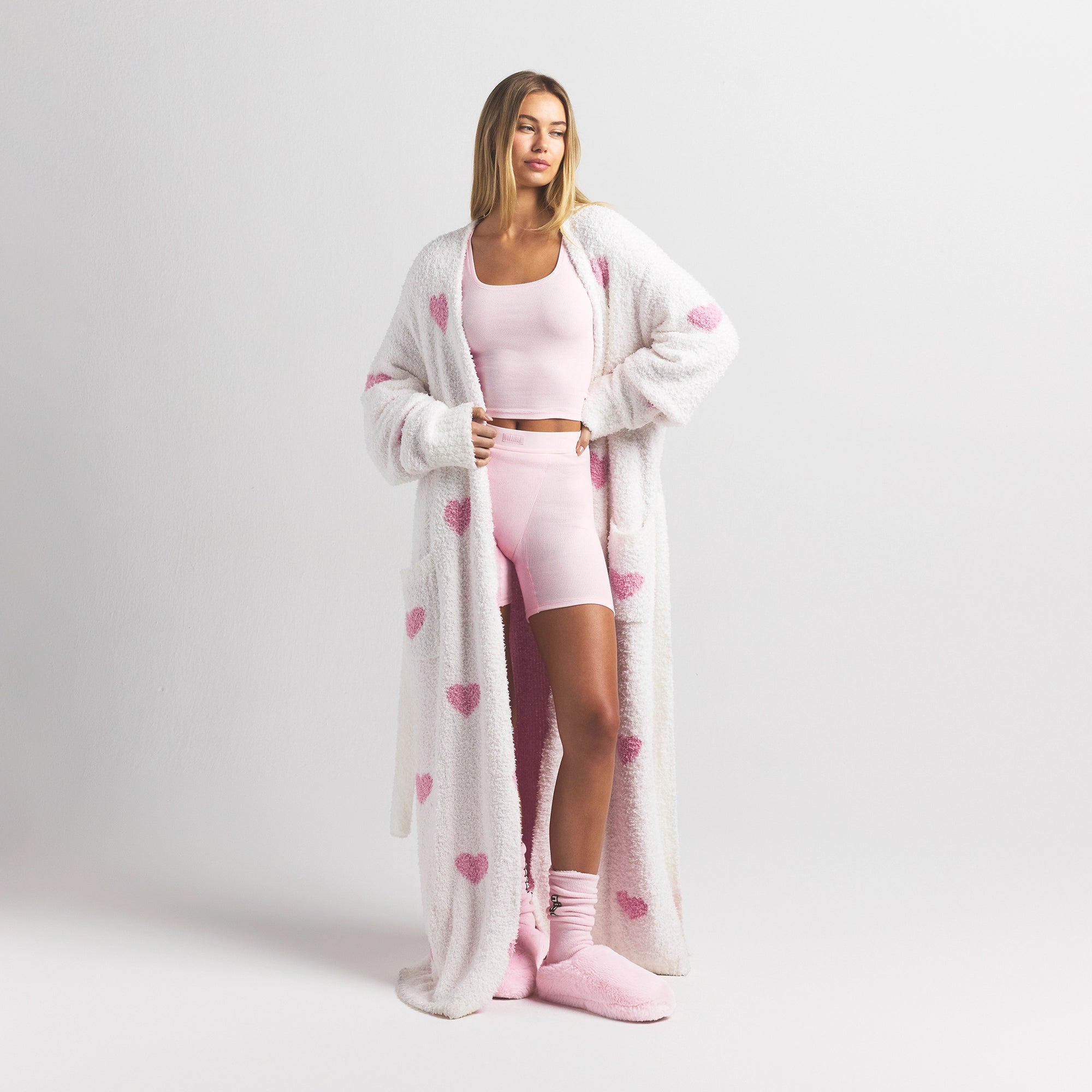 SKIMS COZY KNIT UNISEX ROBE | IVORY SPACED HEARTS - Sneaker Türkiye