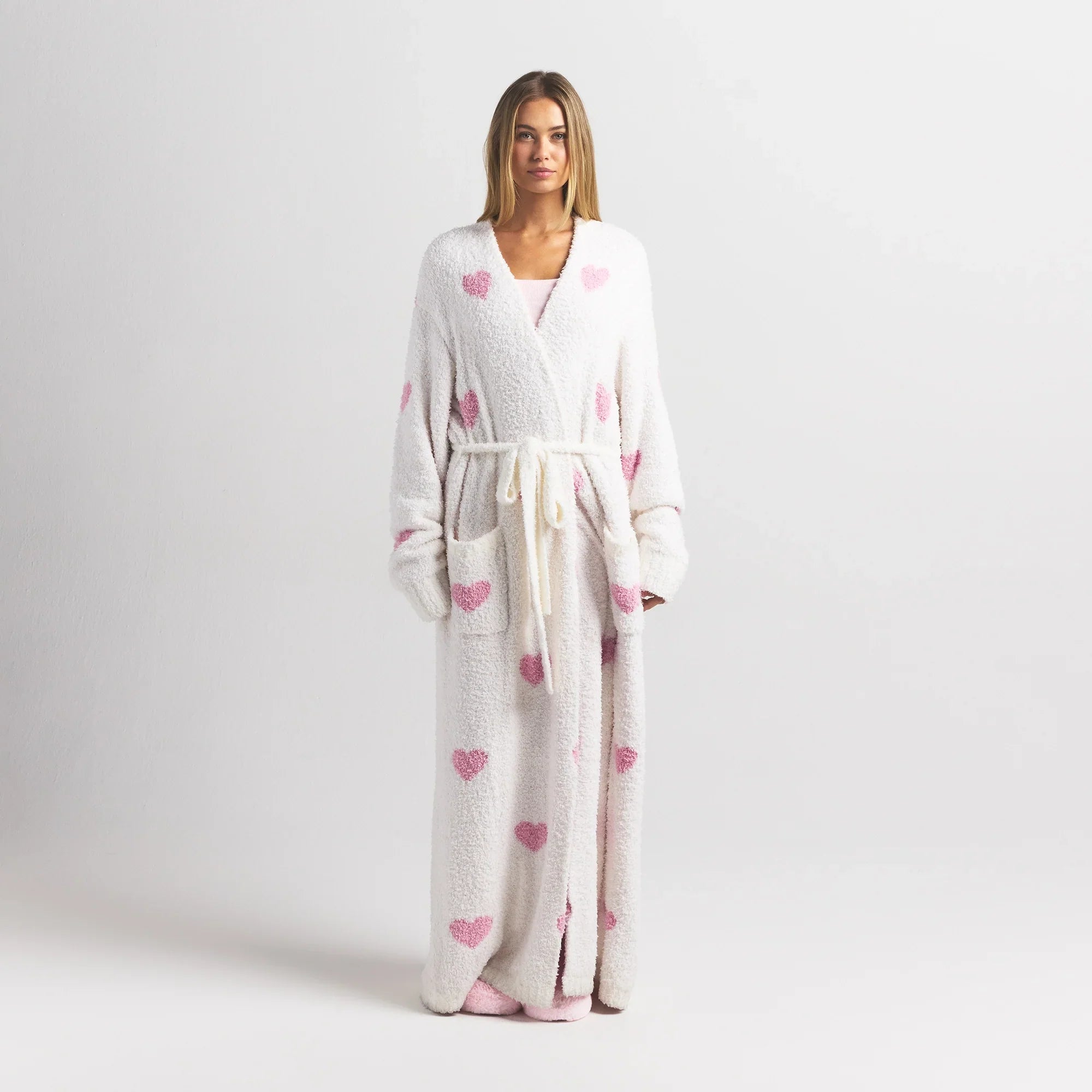 SKIMS COZY KNIT UNISEX ROBE | IVORY SPACED HEARTS - Sneaker Türkiye