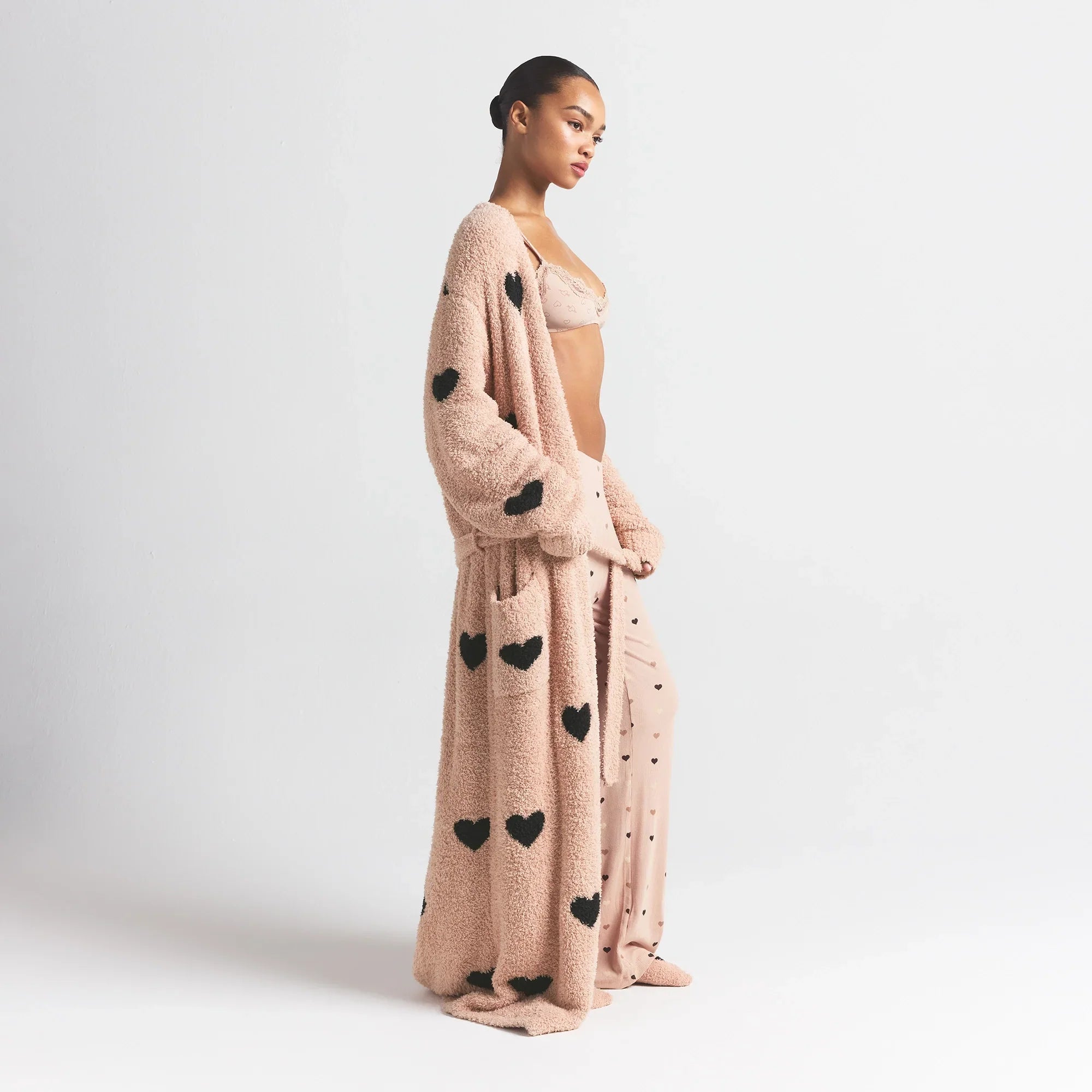 SKIMS COZY KNIT UNISEX ROBE | MICA SPACED HEARTS - Sneaker Türkiye