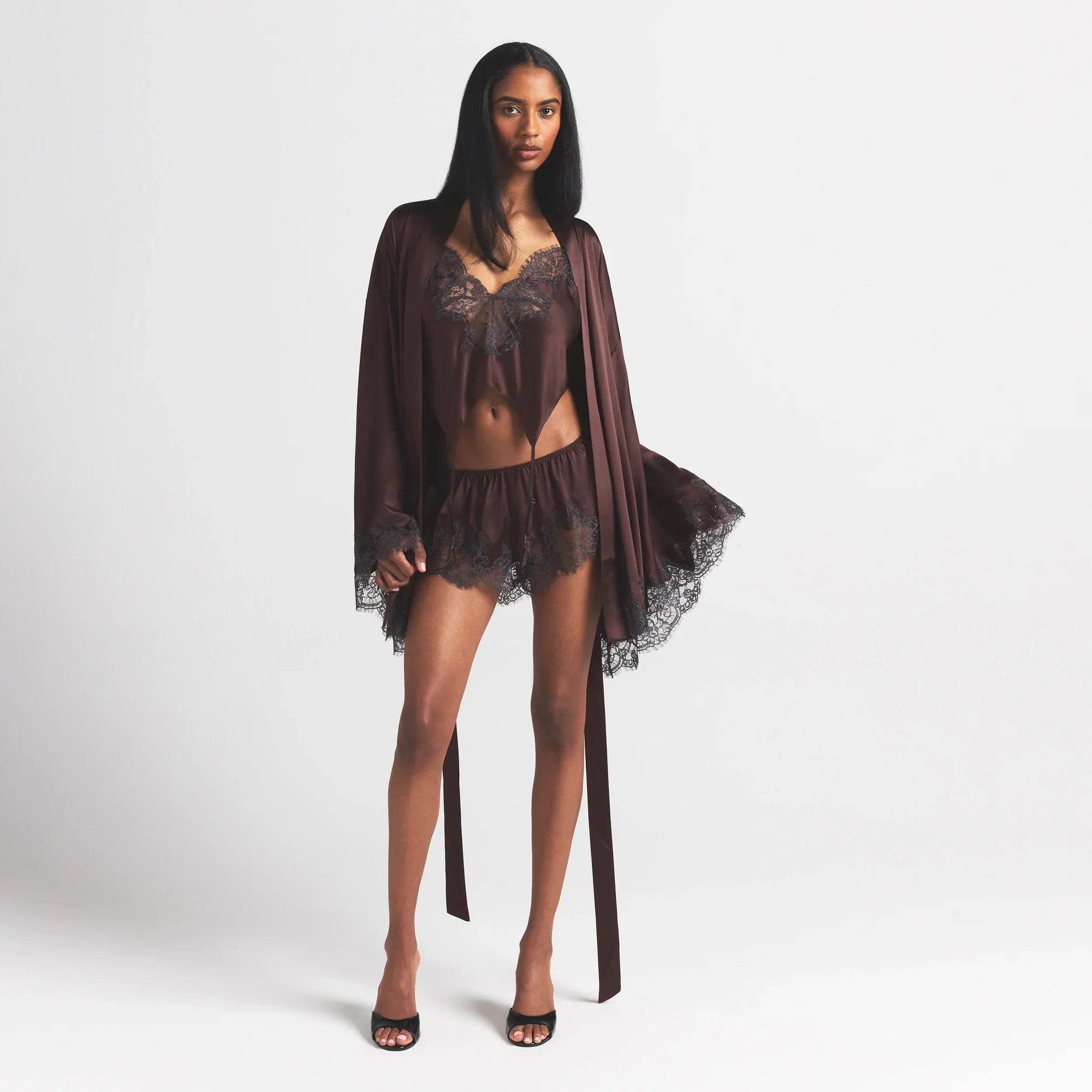 SKIMS SILK LACE ROBE | ESPRESSO CONTRAST - Sneaker Türkiye