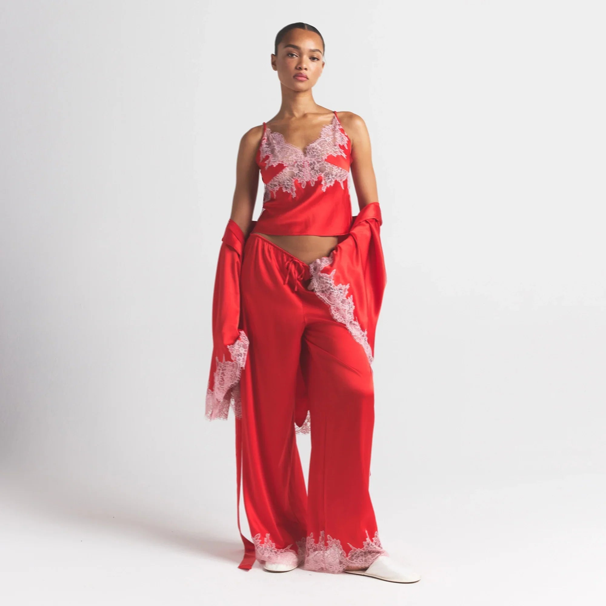 SKIMS SILK LACE ROBE | RUBY CONTRAST - Sneaker Türkiye
