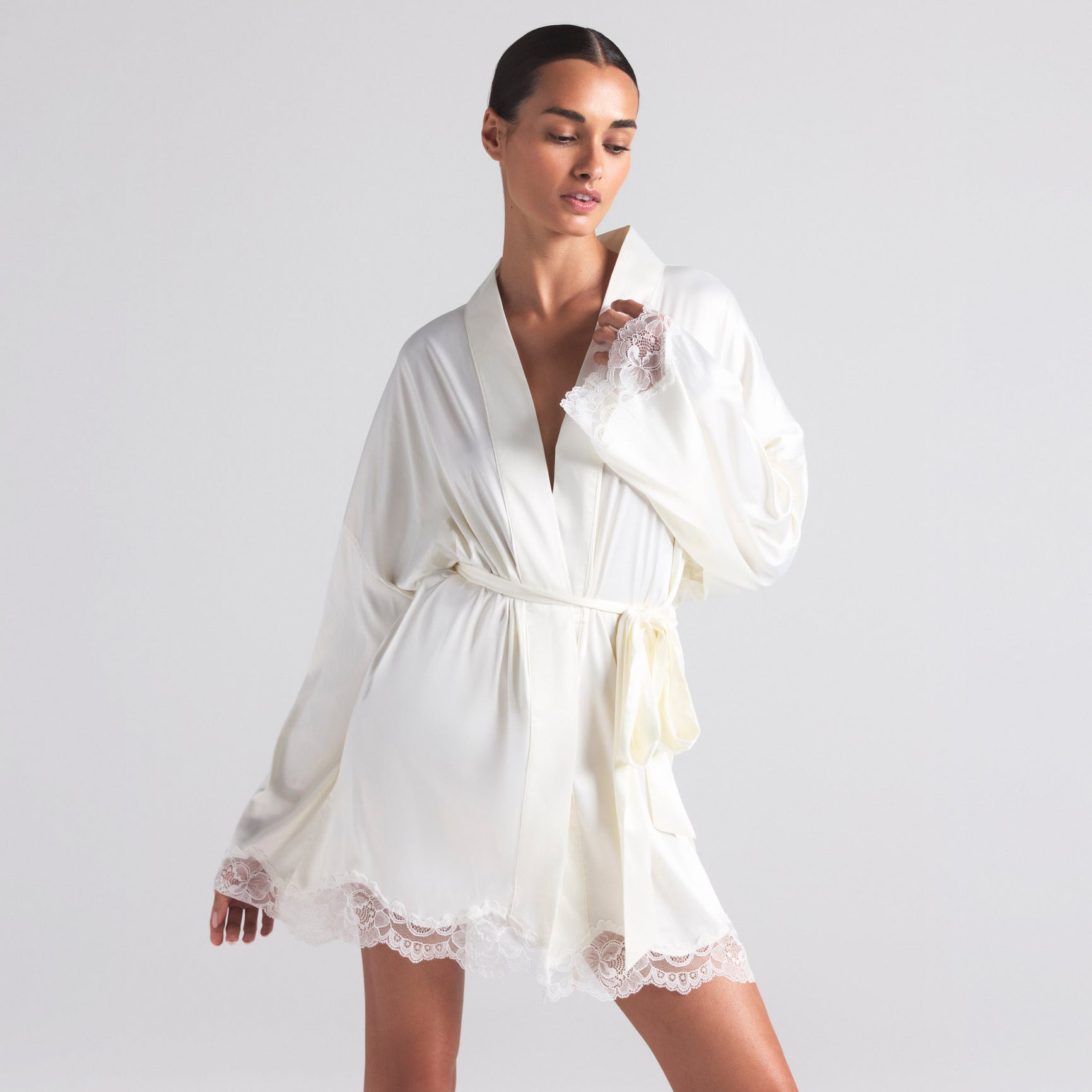 SKIMS WOVEN SHINE LACE ROBE | IVORY - Sneaker Türkiye