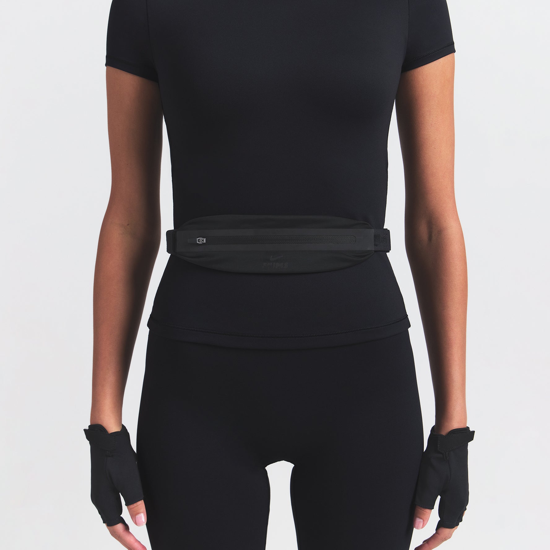 NikeSKIMS ACCESSORIES SLIM WAISTPACK | OBSIDIAN - Sneaker Türkiye