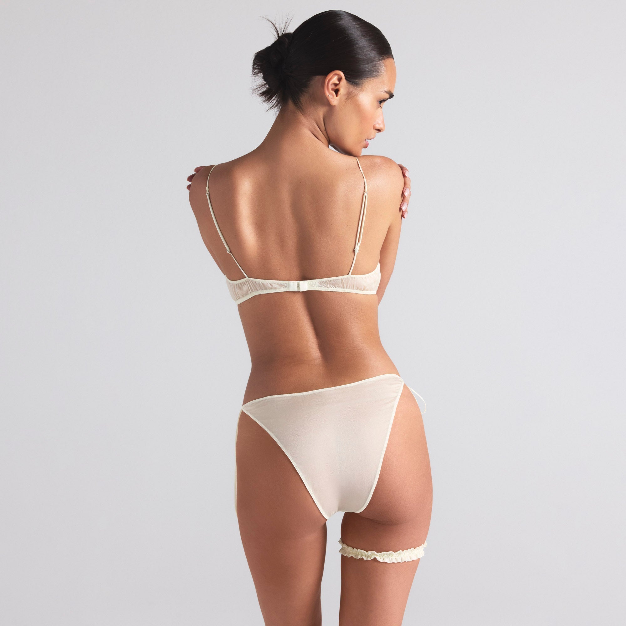 SKIMS ROMANCE SMOCKED GARTER | IVORY - Sneaker Türkiye