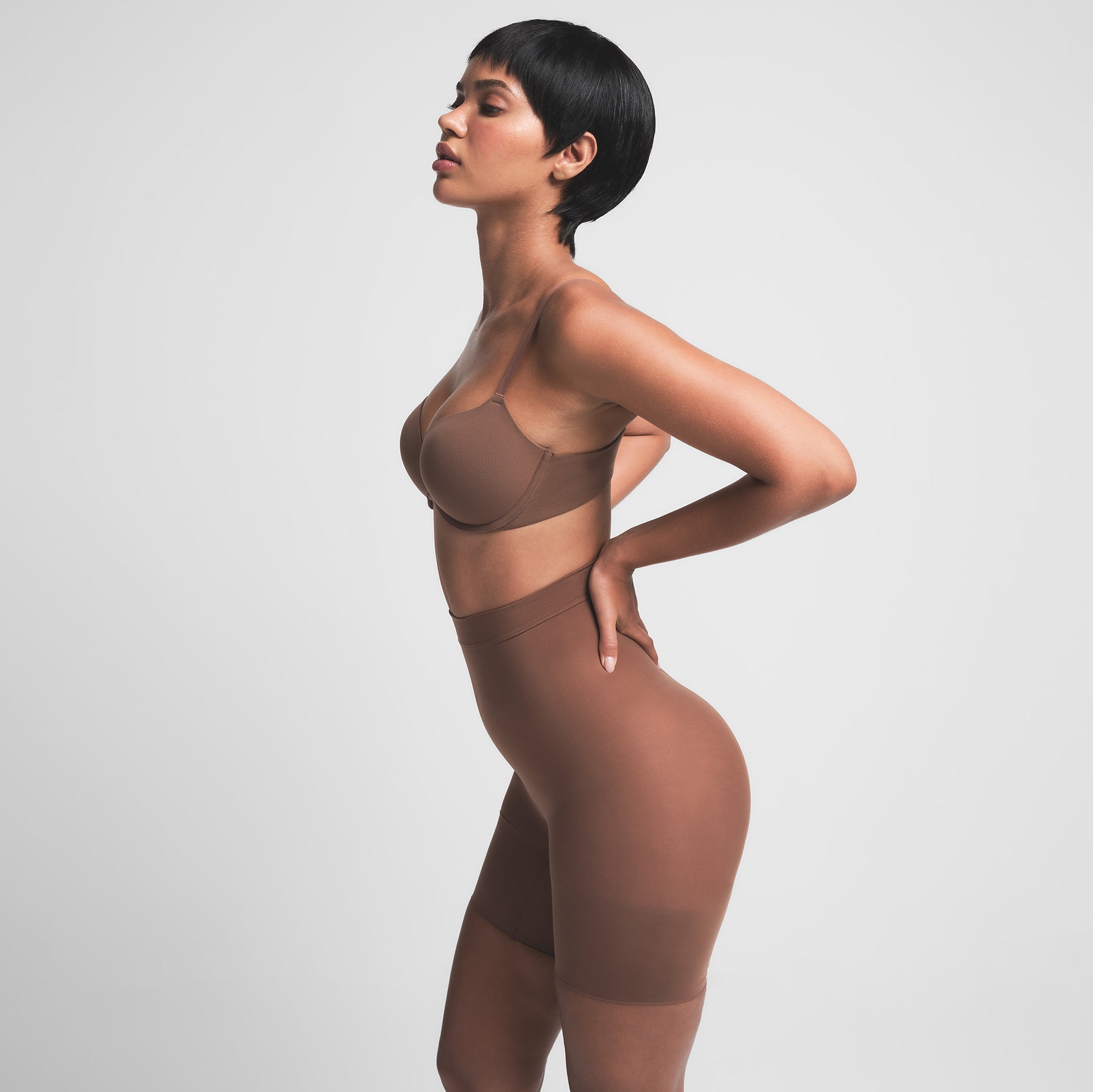 SKIMS SHEER SEAMLESS HIGH-WAISTED MID THIGH SHORT | JASPER - Sneaker Türkiye