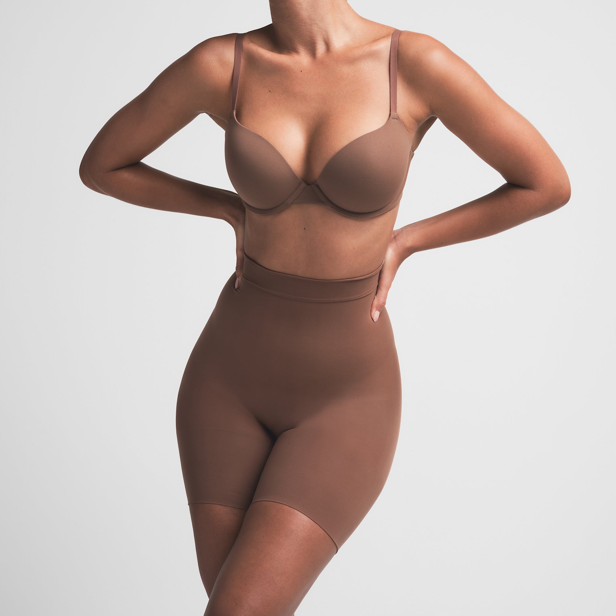SKIMS SHEER SEAMLESS HIGH-WAISTED MID THIGH SHORT | JASPER - Sneaker Türkiye