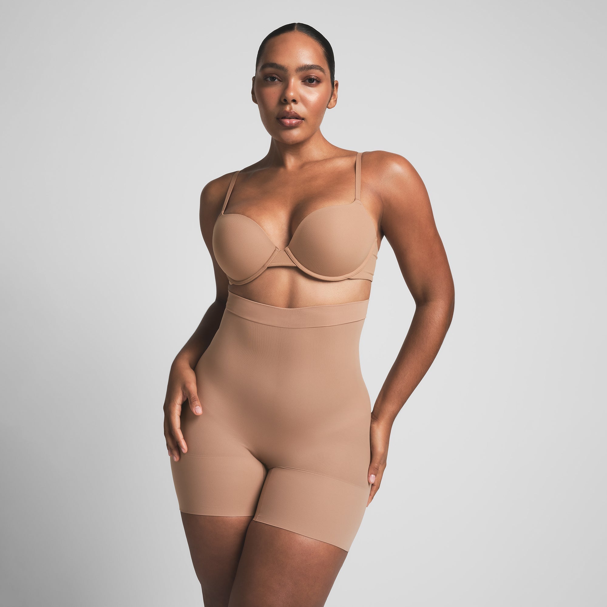 SKIMS SHEER SEAMLESS HIGH-WAISTED MID THIGH SHORT | SIENNA - Sneaker Türkiye
