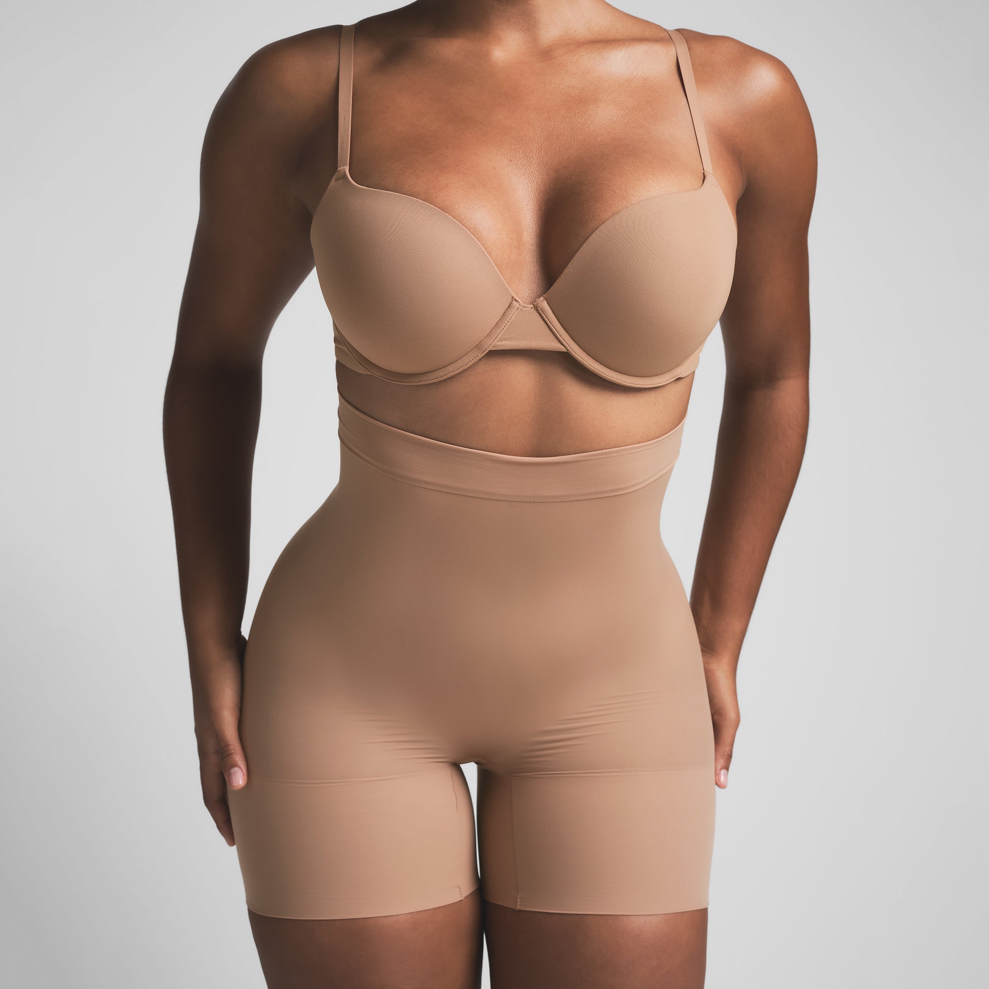 SKIMS SHEER SEAMLESS HIGH-WAISTED MID THIGH SHORT | SIENNA - Sneaker Türkiye