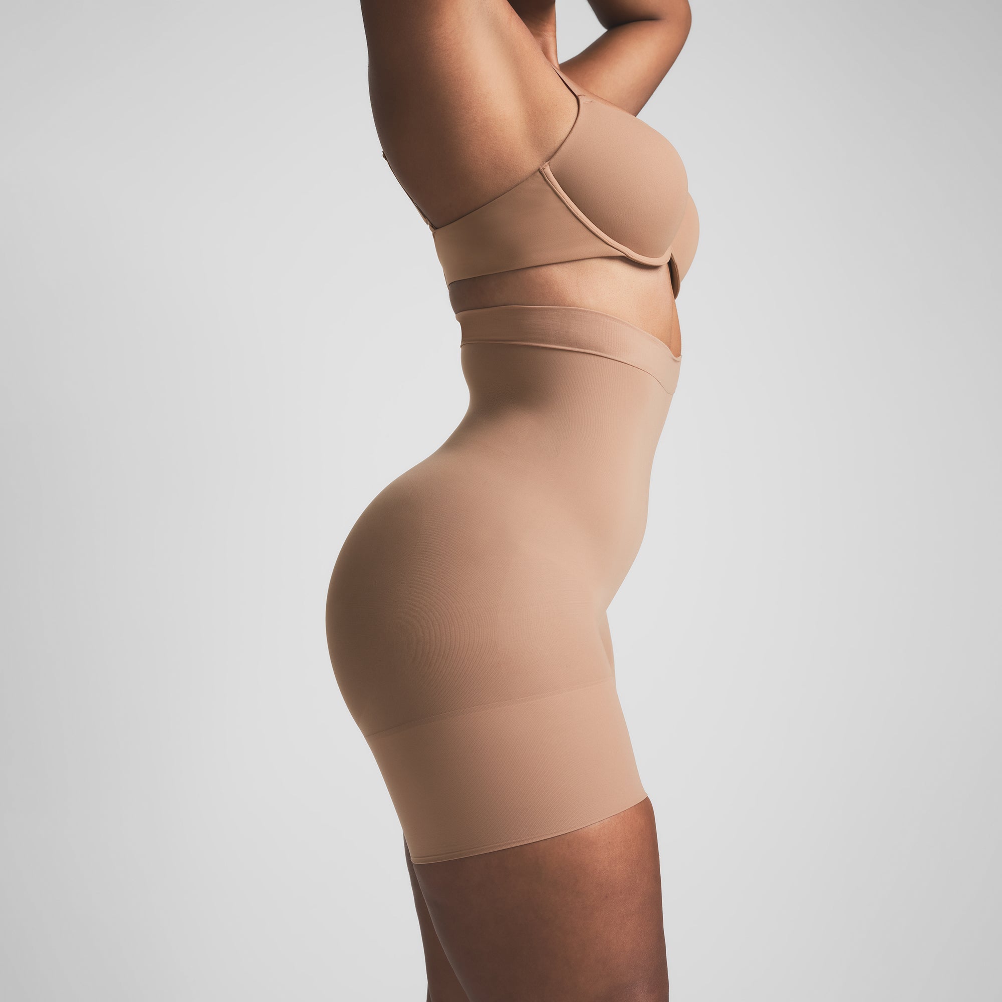 SKIMS SHEER SEAMLESS HIGH-WAISTED MID THIGH SHORT | SIENNA - Sneaker Türkiye