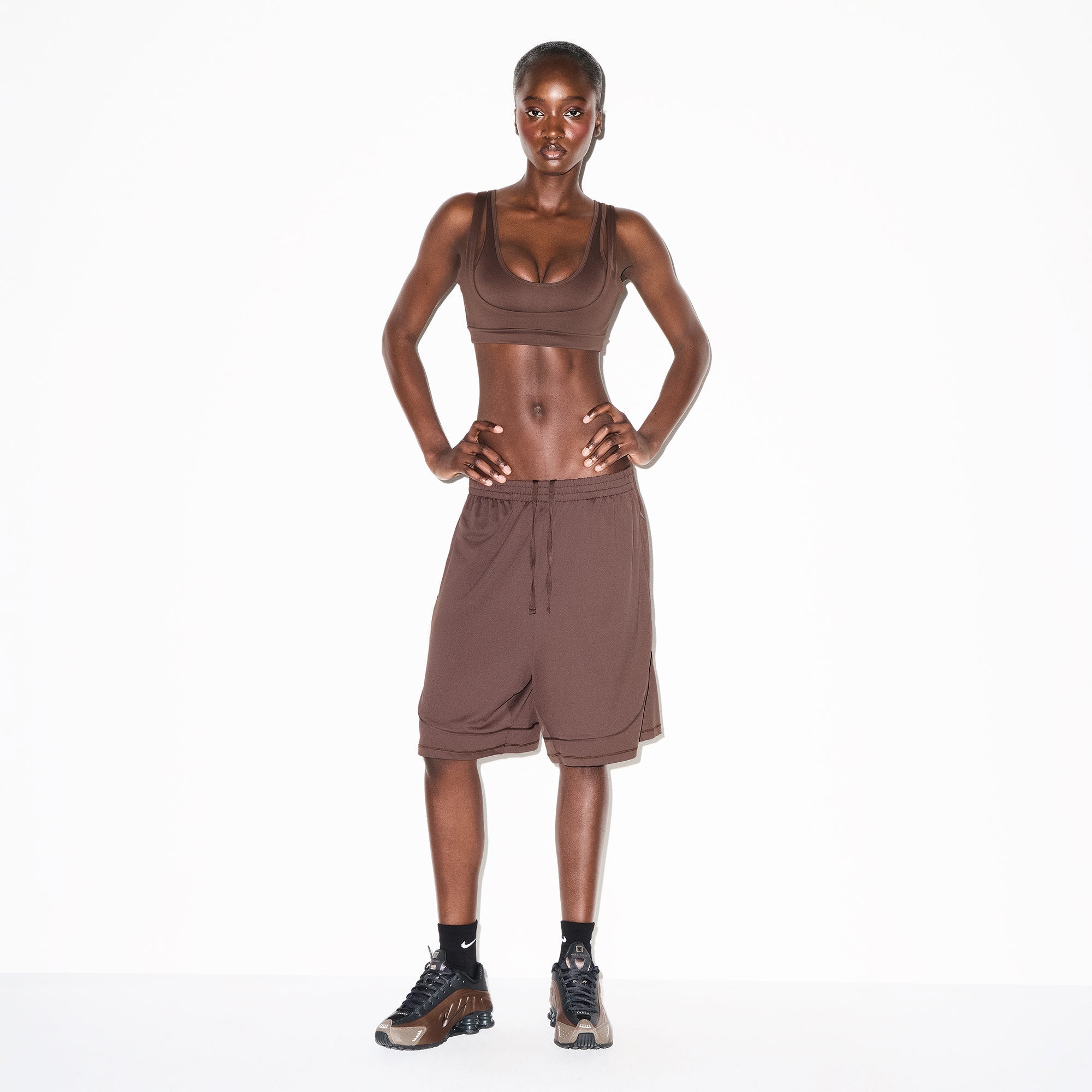 NikeSKIMS AIRY RELAXED SHORT | DARK SEPIA - Sneaker Türkiye