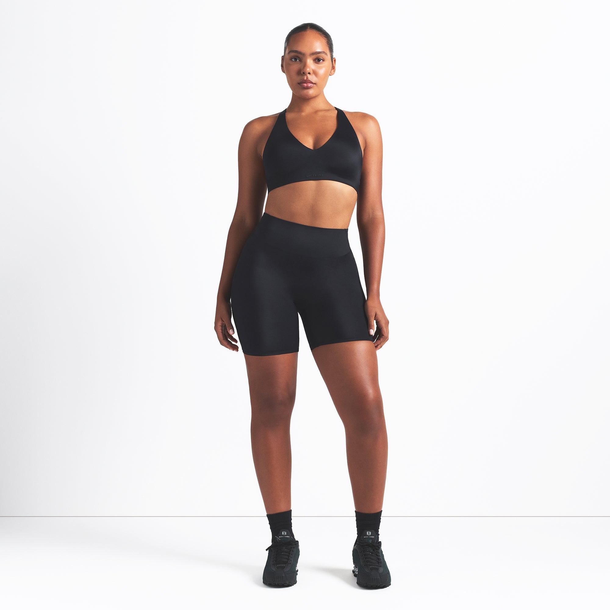 NikeSKIMS SHINE BONDED WAIST 5″ BIKER SHORT | OBSIDIAN - Sneaker Türkiye