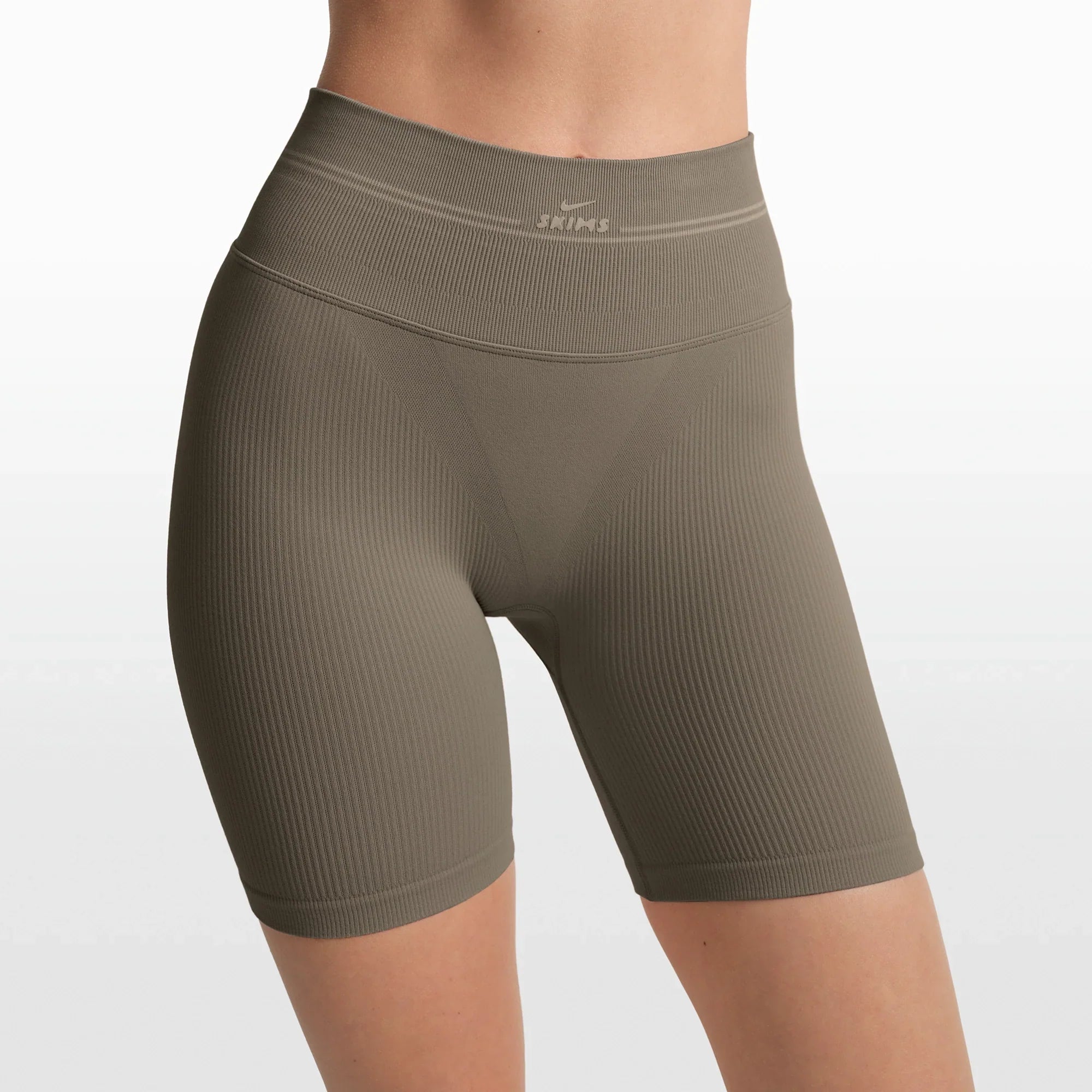 NikeSKIMS RIBBED SEAMLESS 5″ BIKER SHORT | DUSTY OAKMOSS - Sneaker Türkiye
