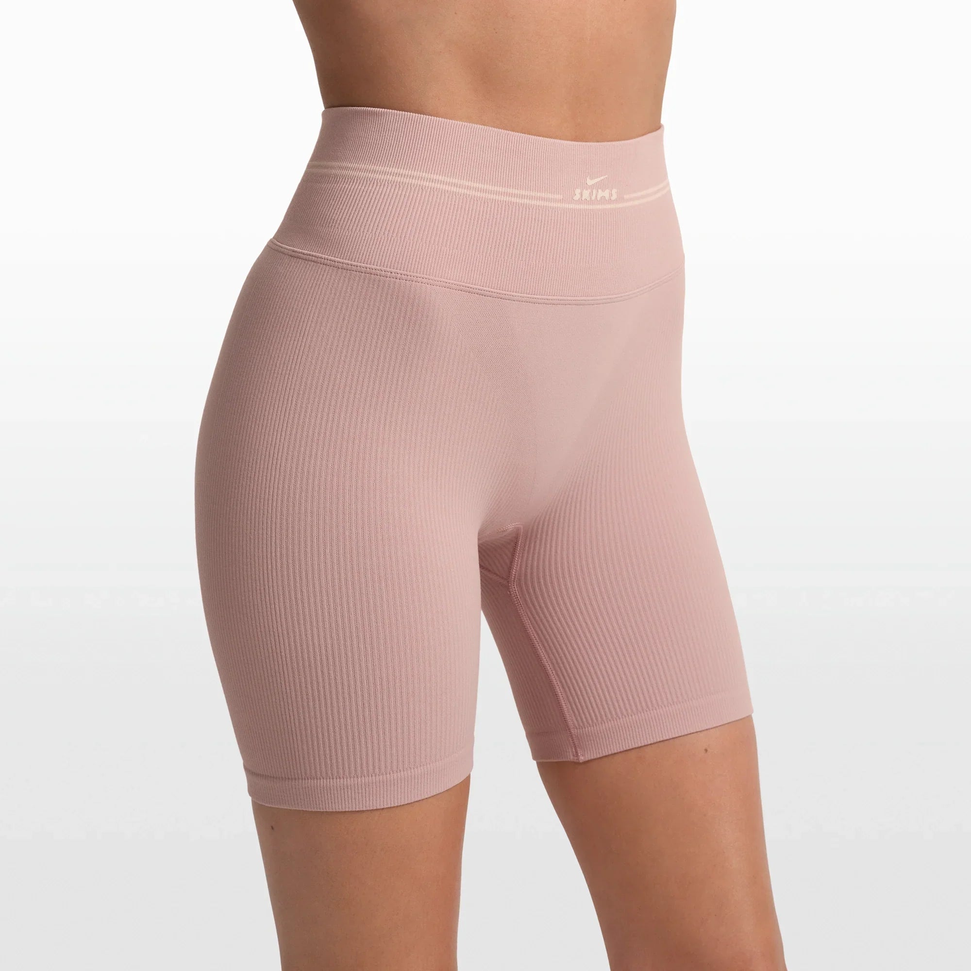 NikeSKIMS RIBBED SEAMLESS 5″ BIKER SHORT | HIMALAYAN - Sneaker Türkiye