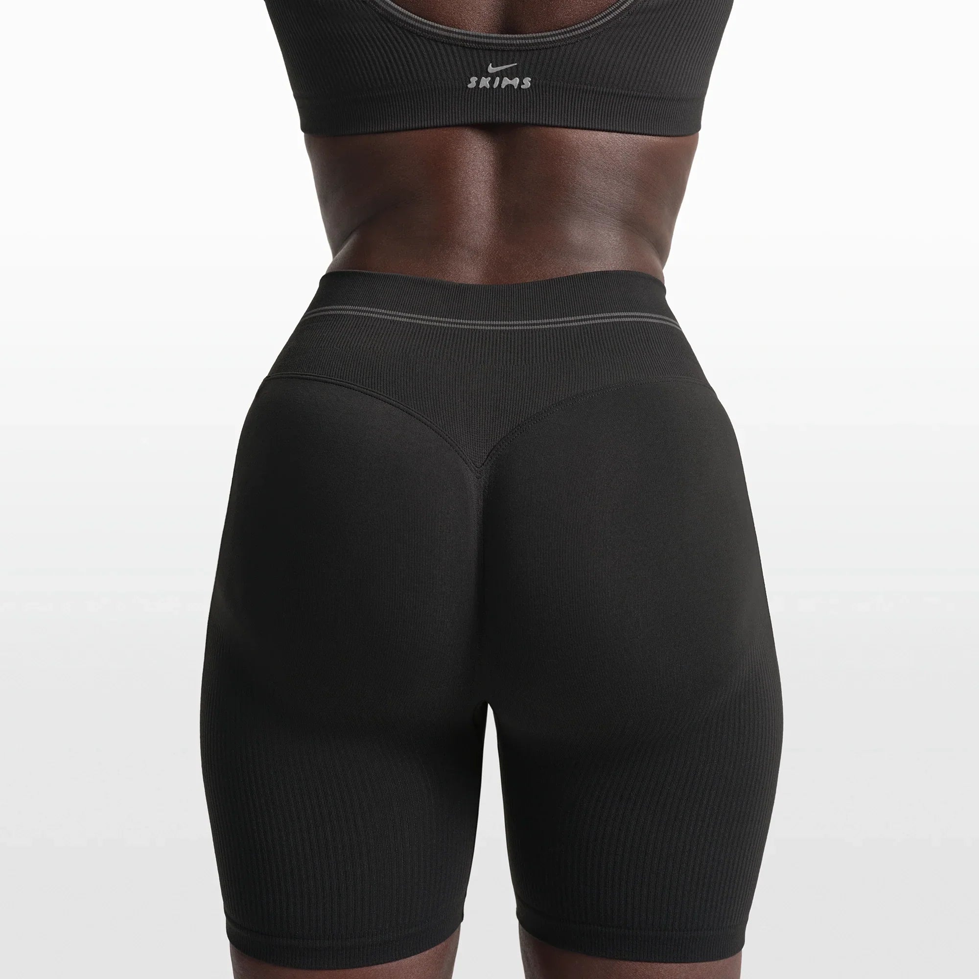 NikeSKIMS RIBBED SEAMLESS 5″ BIKER SHORT | OBSIDIAN - Sneaker Türkiye