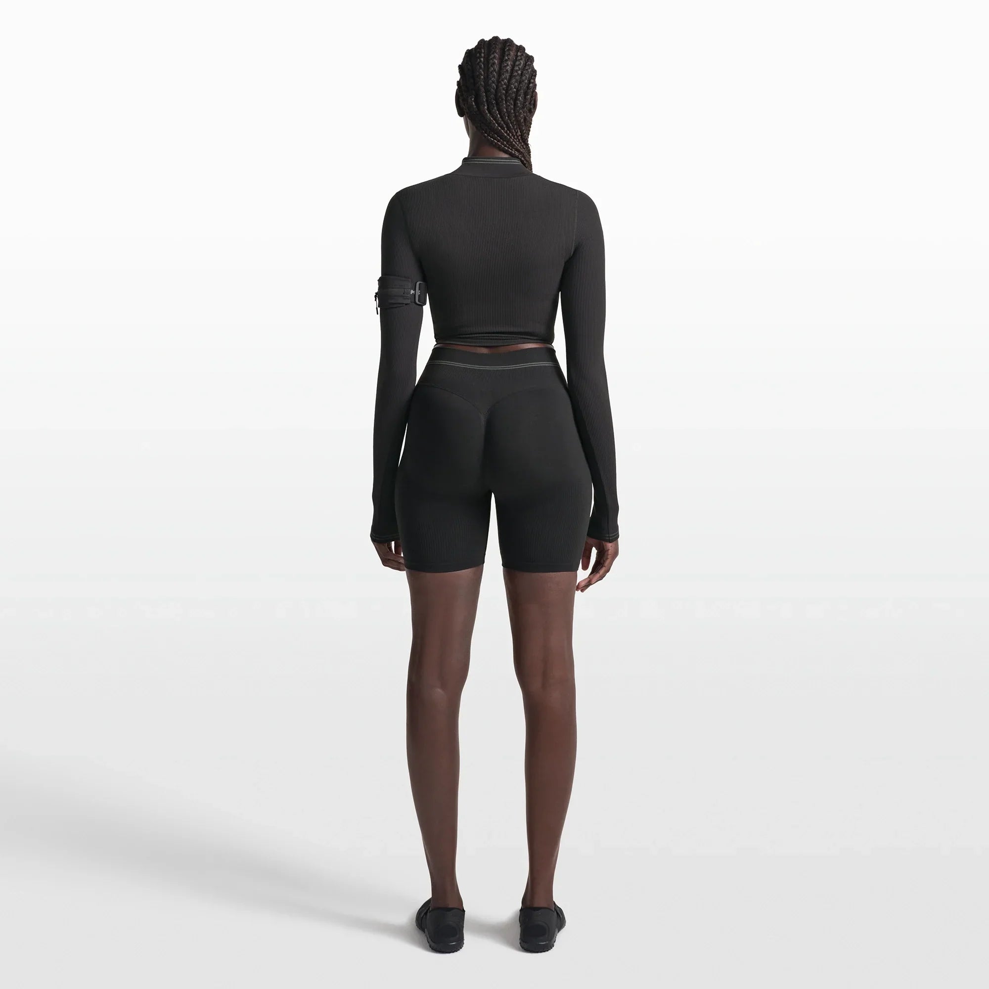 NikeSKIMS RIBBED SEAMLESS 5″ BIKER SHORT | OBSIDIAN - Sneaker Türkiye