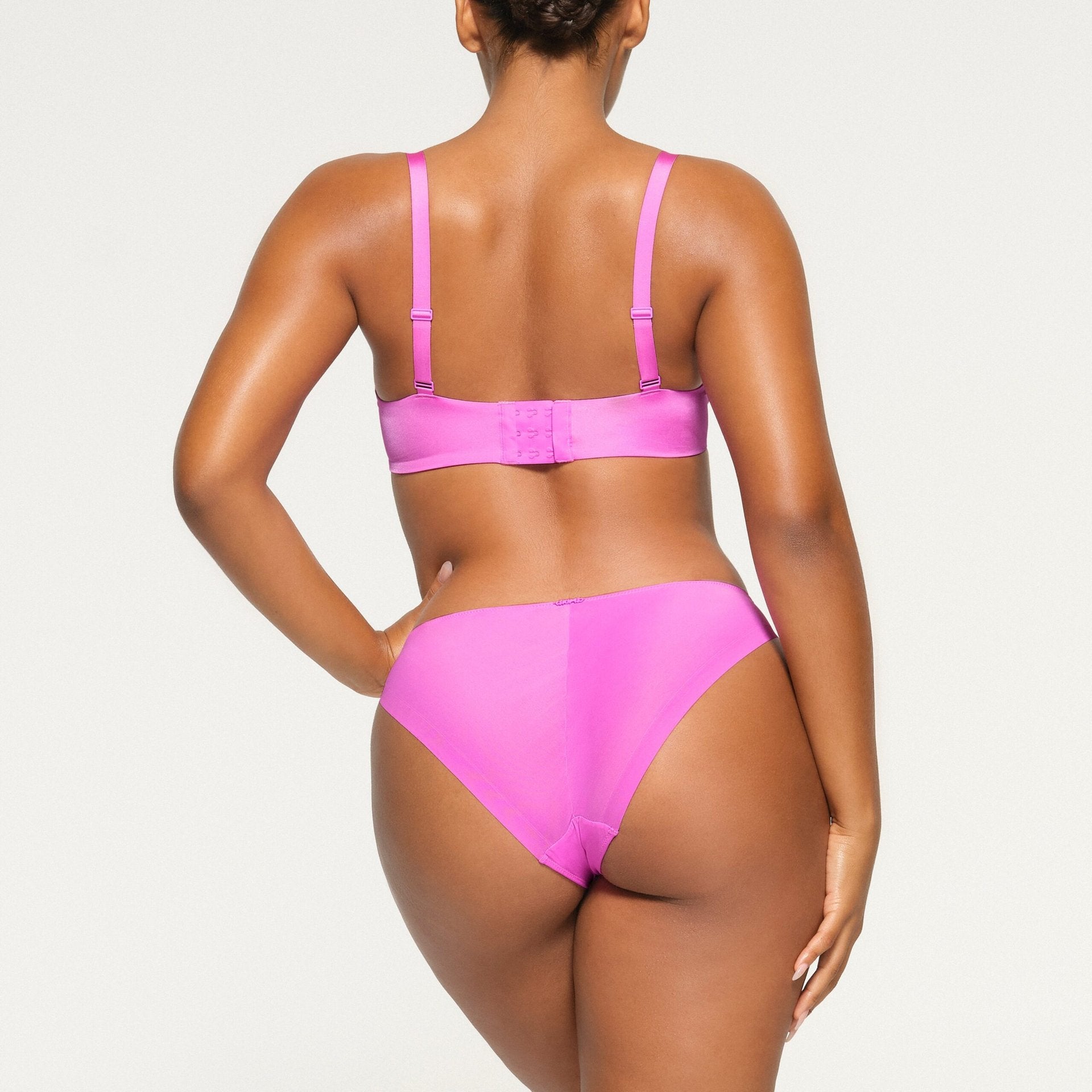 SKIMS NO SHOW UNLINED BALCONETTE BRA | PINK - Sneaker Türkiye