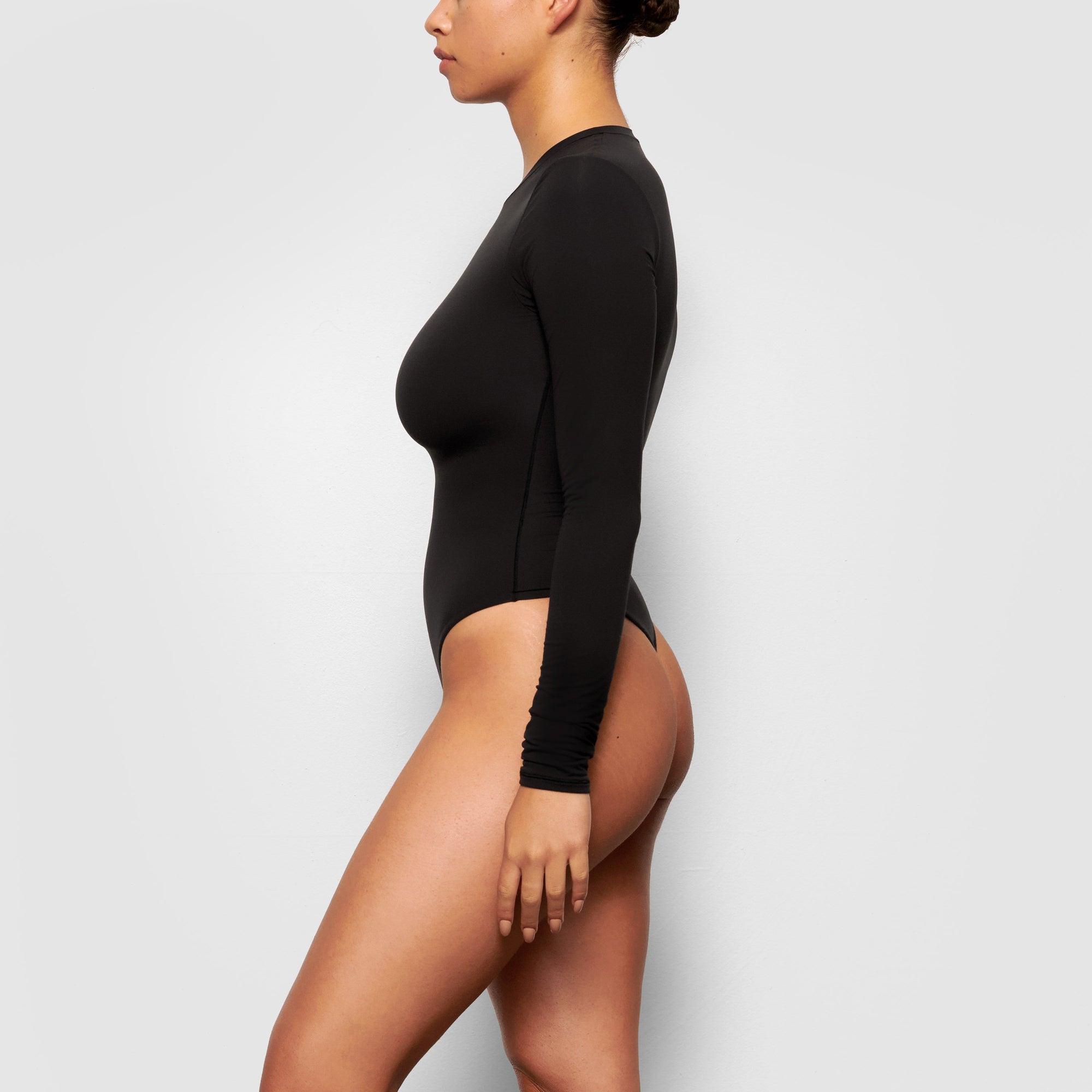 SKIMS FITS EVERYBODY LONG SLEEVE CREW NECK BODYSUIT | ONYX - Sneaker Türkiye