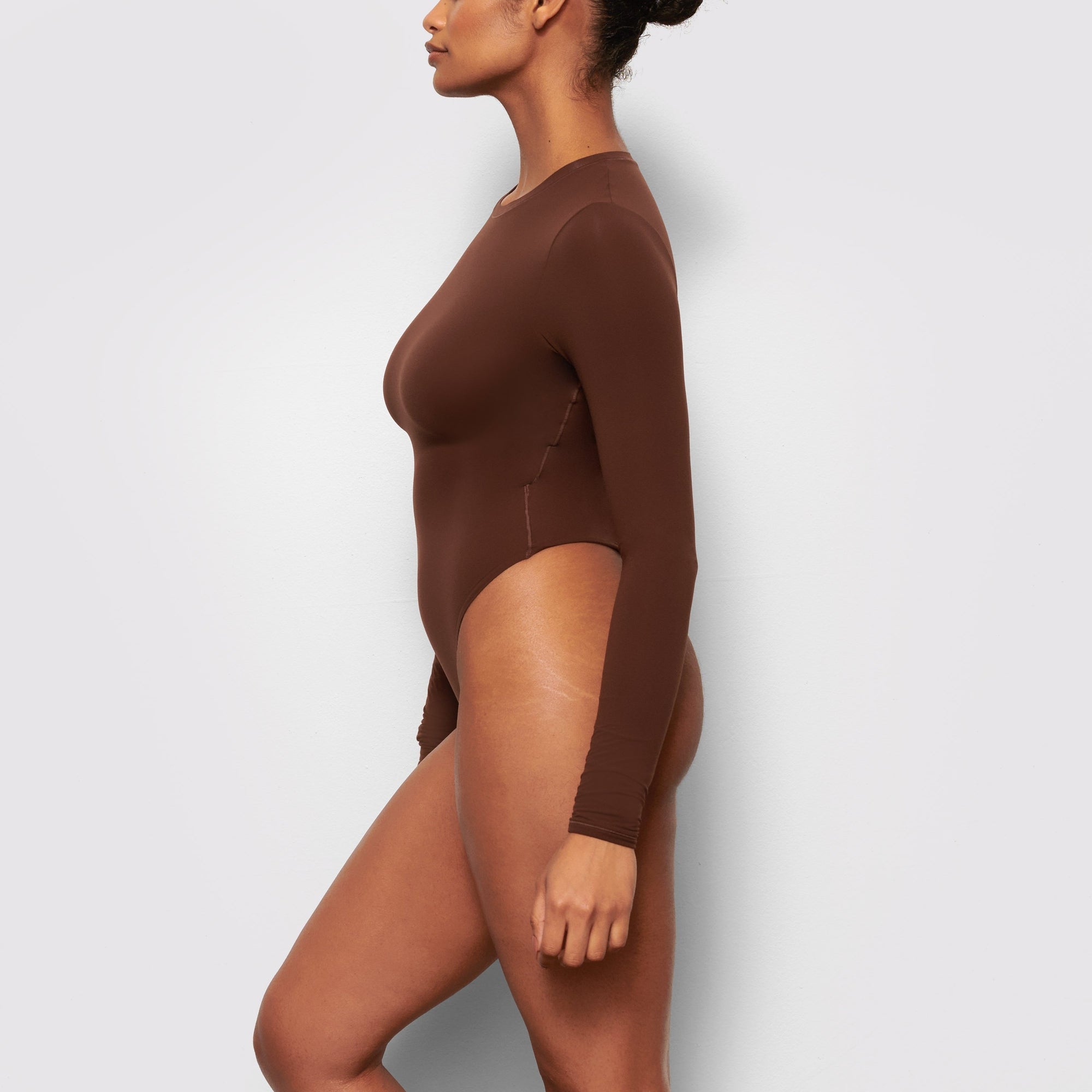 SKIMS FITS EVERYBODY LONG SLEEVE CREW NECK BODYSUIT | COCOA - Sneaker Türkiye
