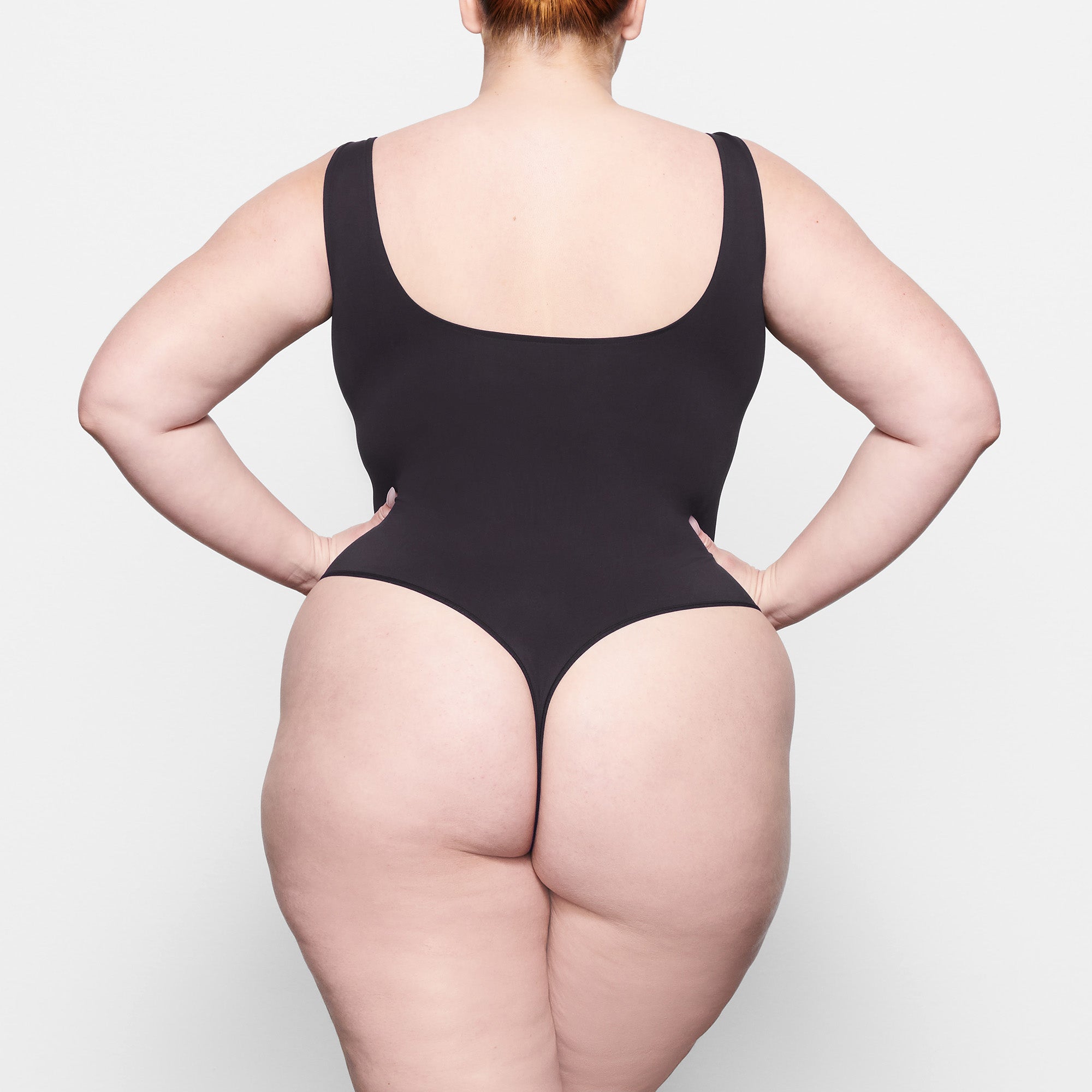 SKIMS SOFT SMOOTHING SEAMLESS THONG BODYSUIT | ONYX - Sneaker Türkiye