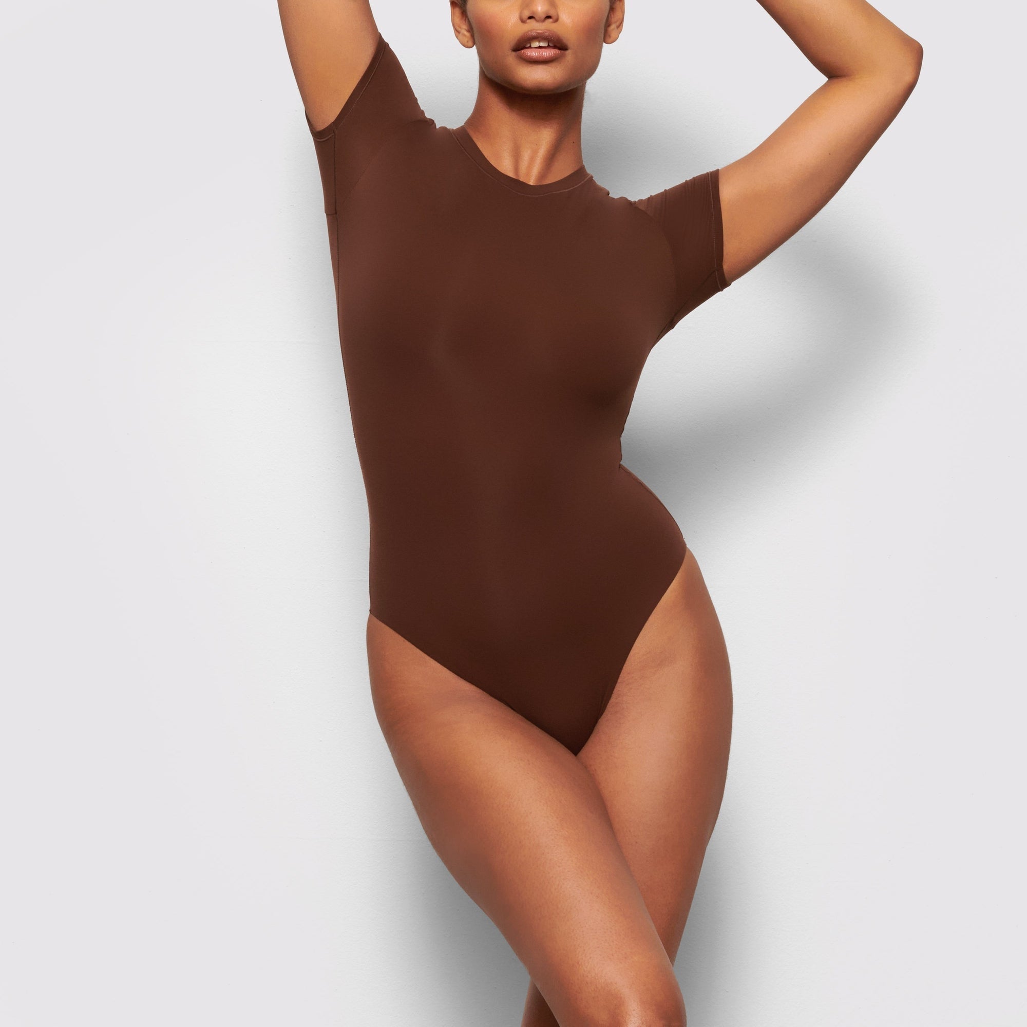 SKIMS FITS EVERYBODY T-SHIRT BODYSUIT | COCOA - Sneaker Türkiye