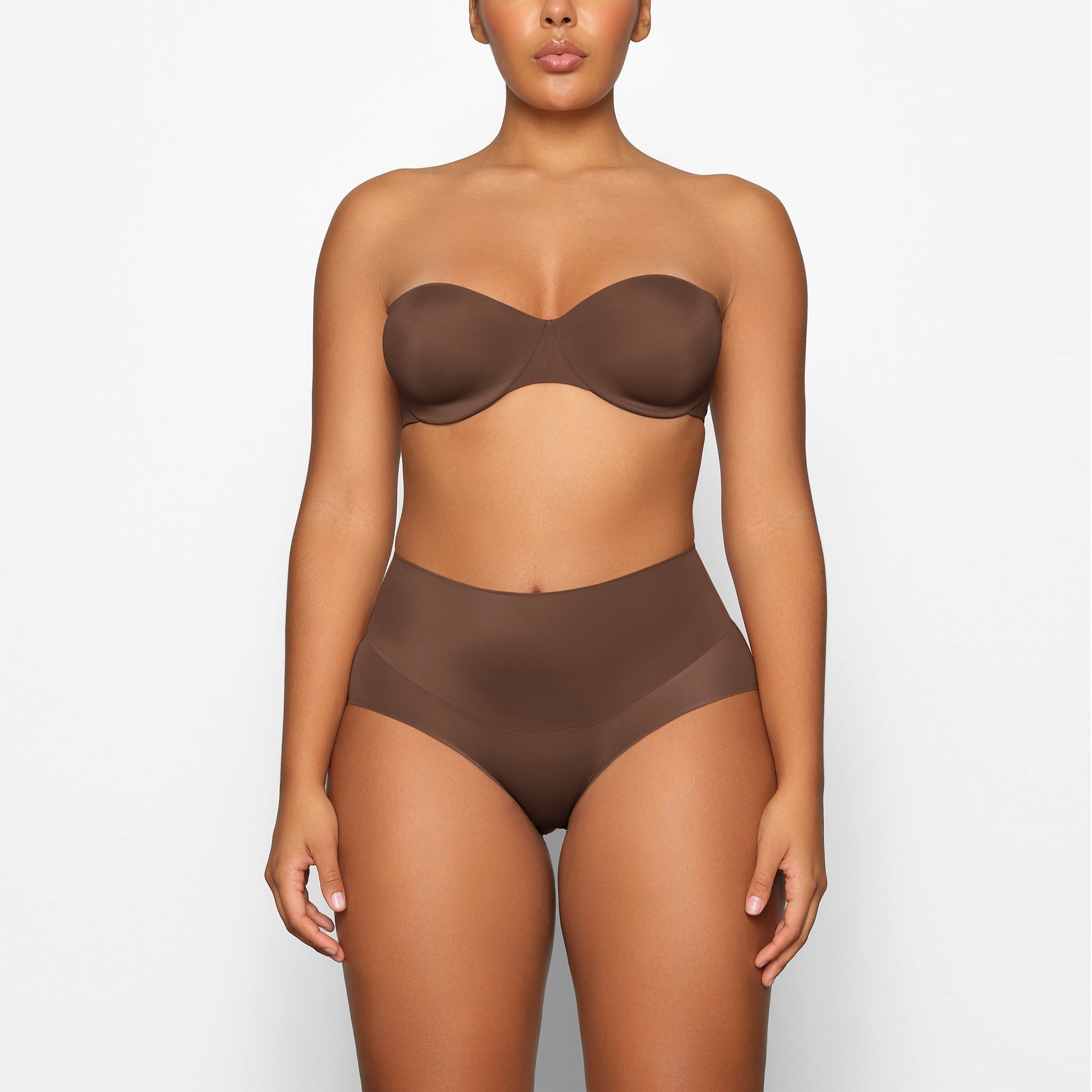SKIMS SMOOTHING INTIMATES UNLINED STRAPLESS BRA | JASPER - Sneaker Türkiye