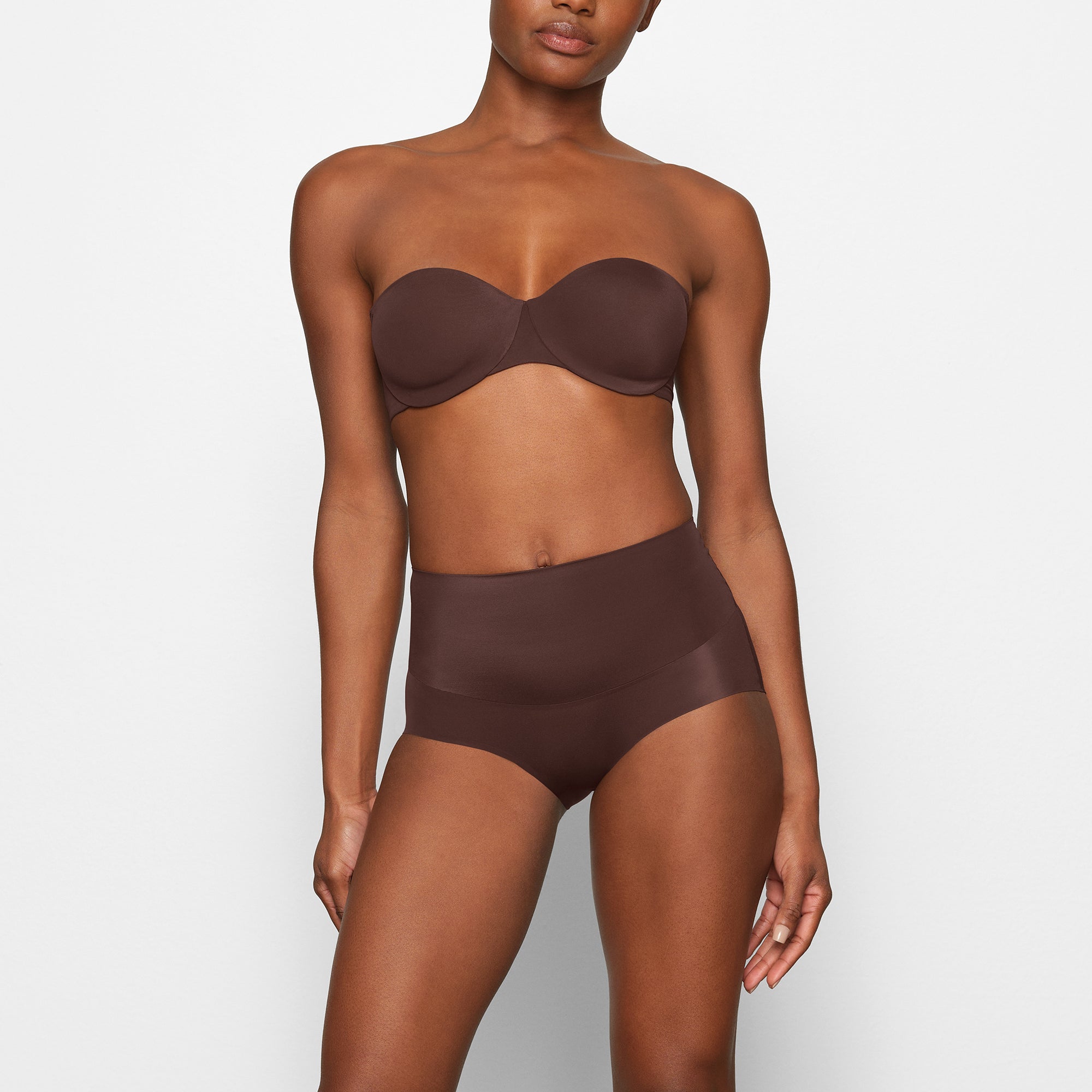 SKIMS SMOOTHING INTIMATES UNLINED STRAPLESS BRA | COCOA - Sneaker Türkiye